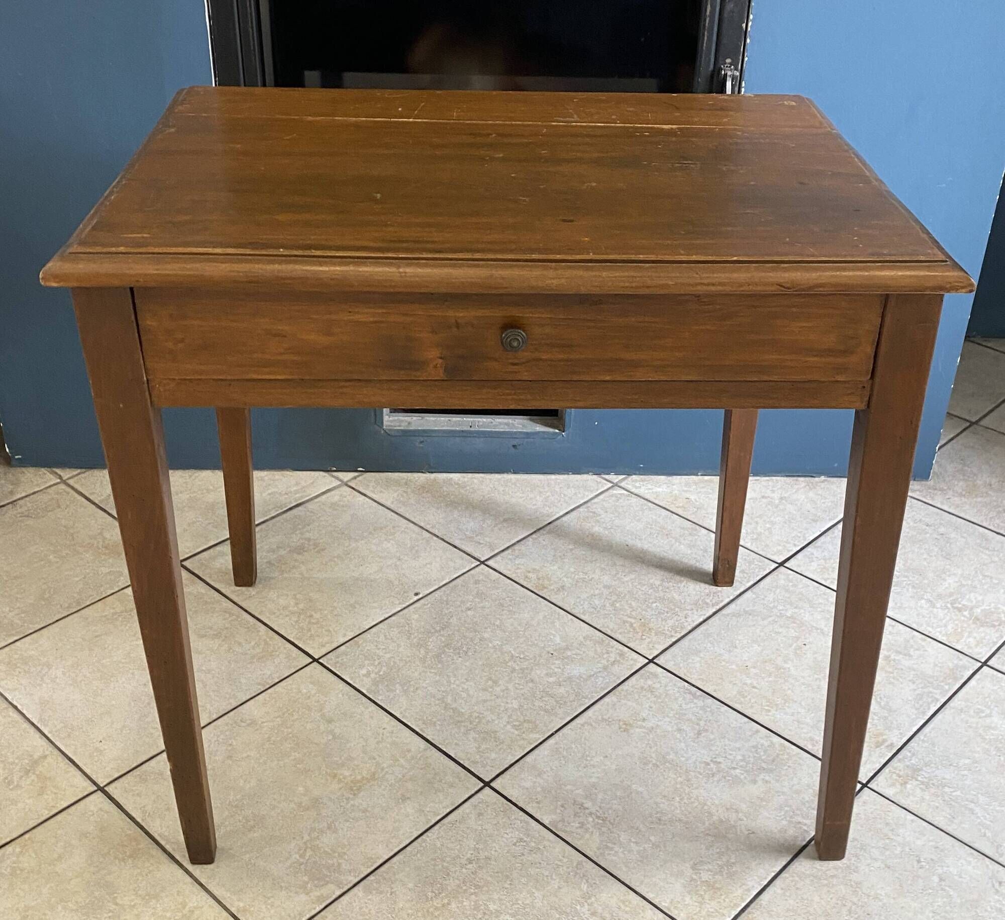 Desk with a large solid oak drawer from 1950, 78x58cm.