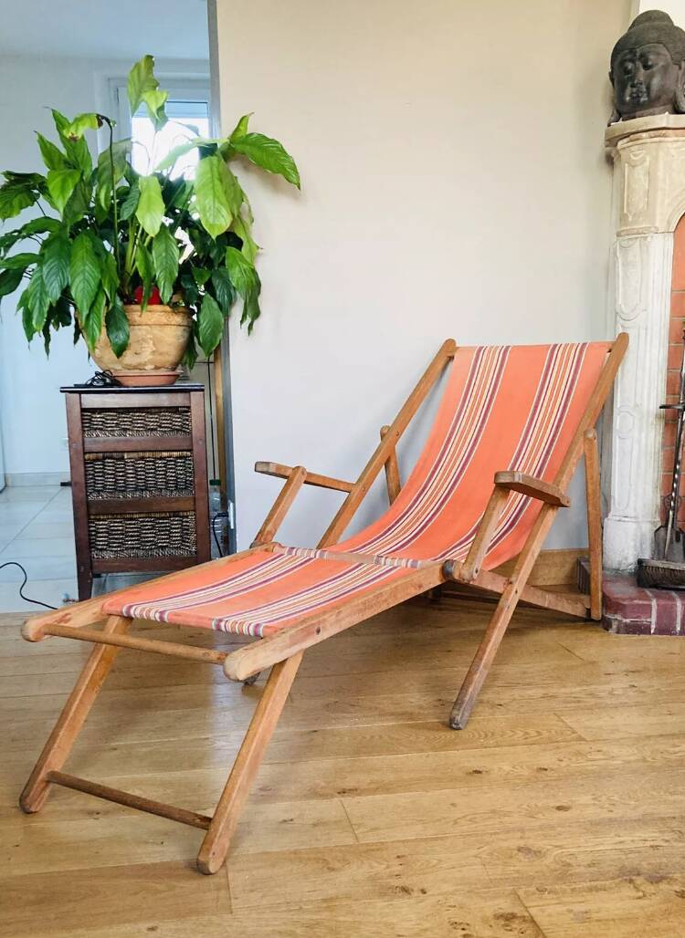 Folding chair known as a sun lounger from the early 20th century