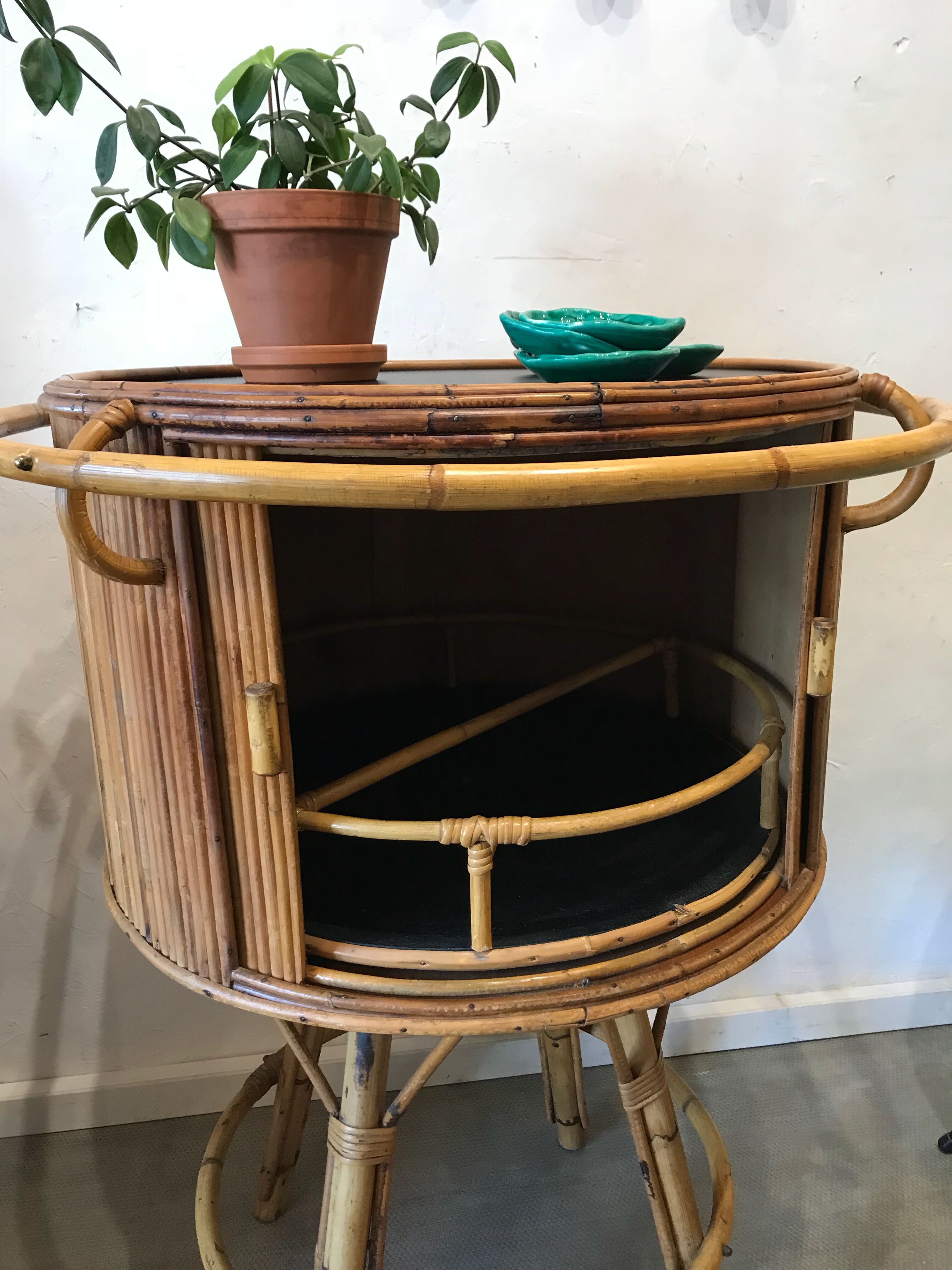 Vintage rattan bar