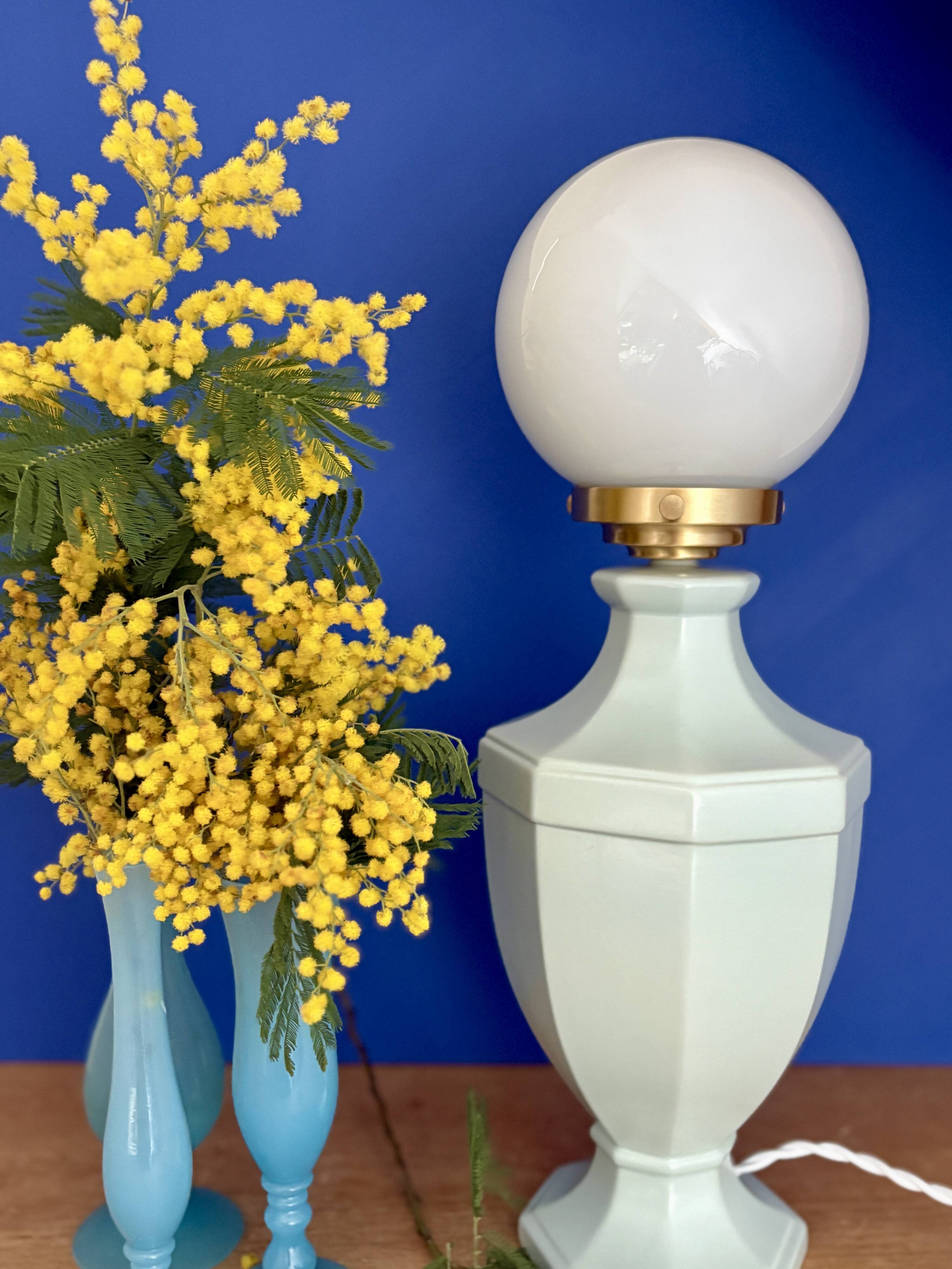 Vintage table lamp in blue ceramic and white opaline.