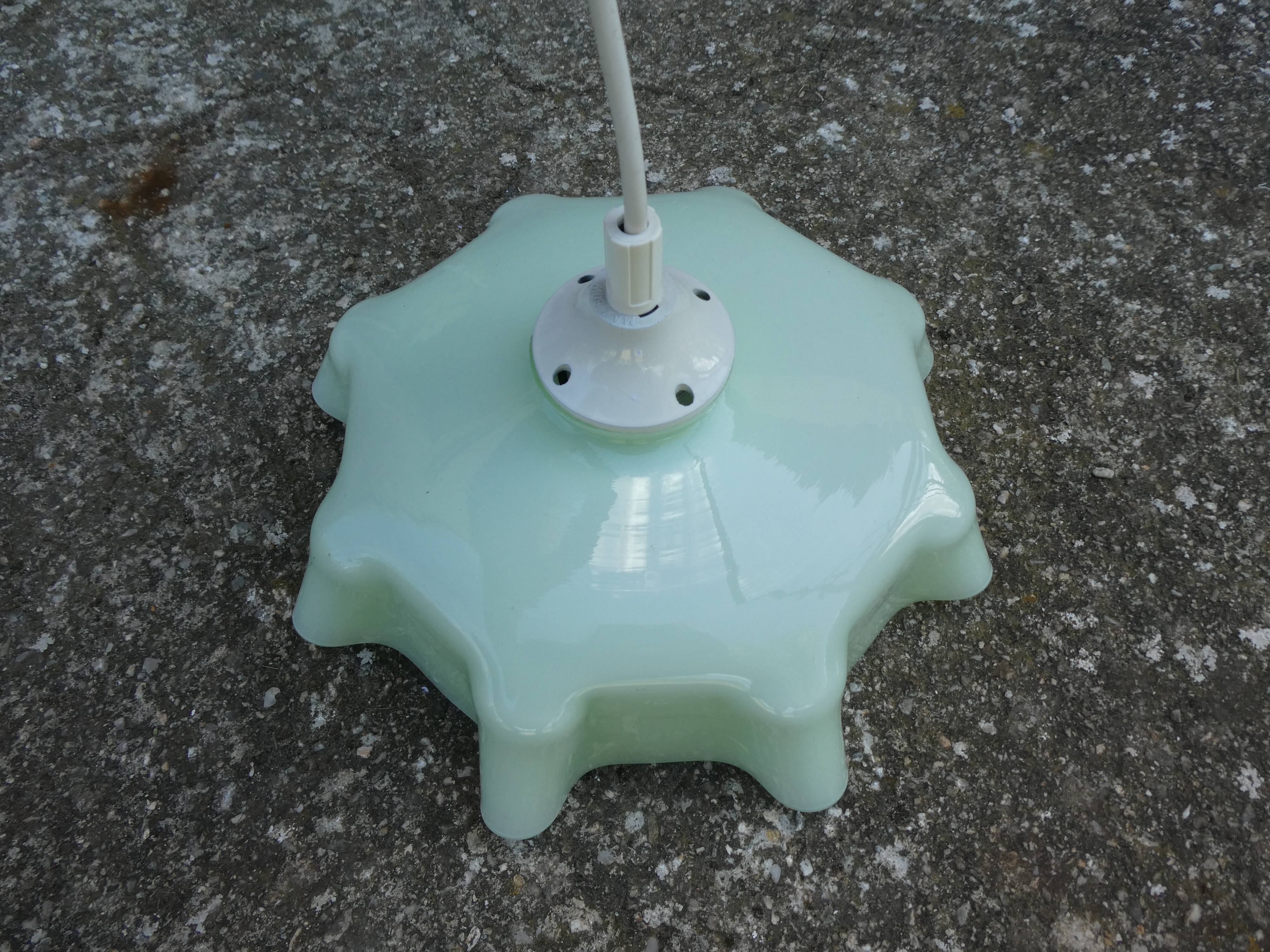 Suspension of old lampshade in opaline mint