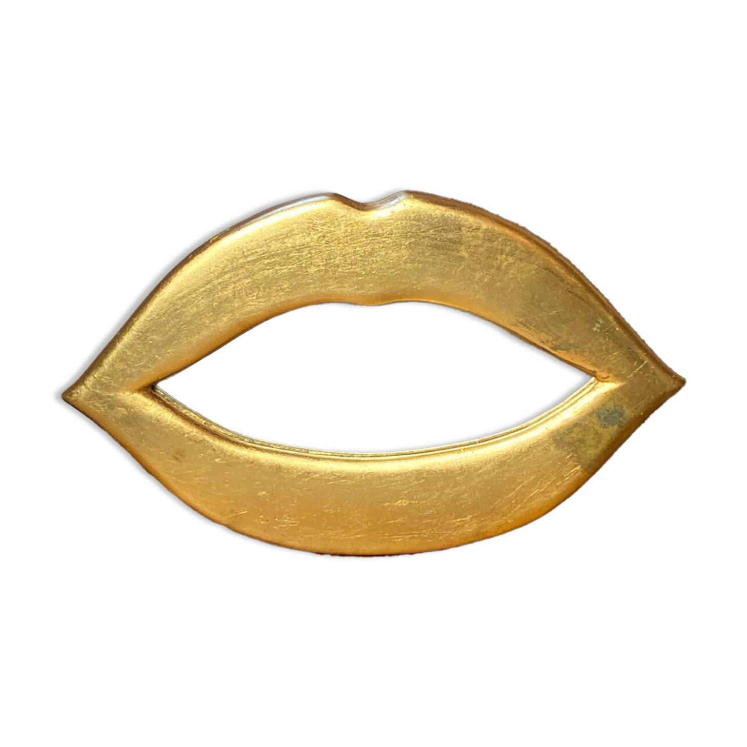 “Lips” mirror in plaster gilded with gold leaf