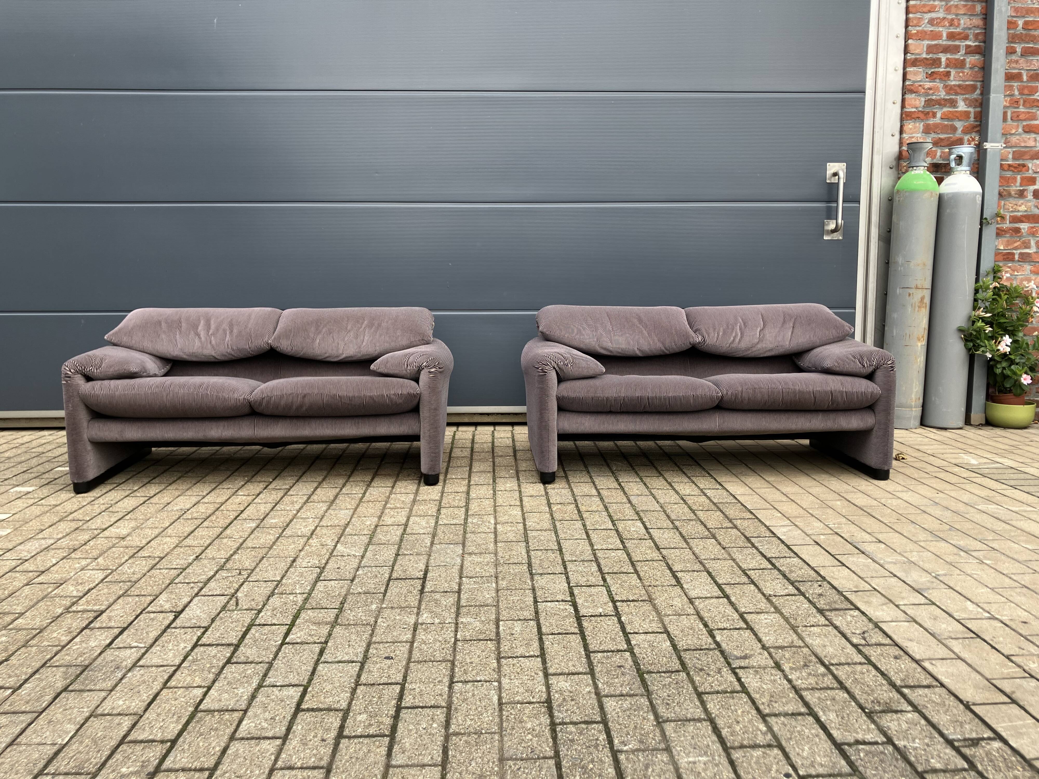 2x Cassina Maralunga 2zit original ribble fabric