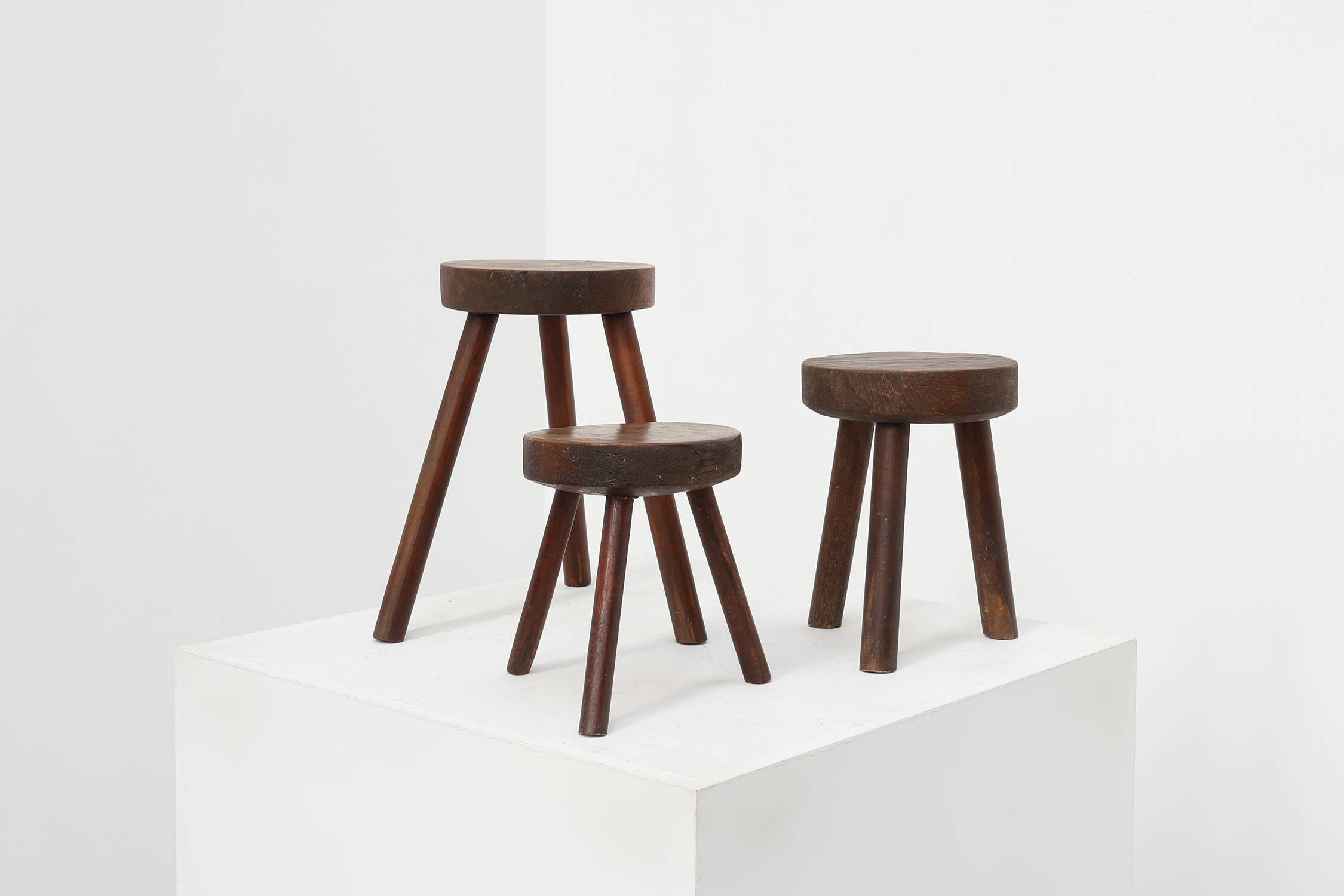 Tabouret trépied en chêne rustique, France, vers 1900