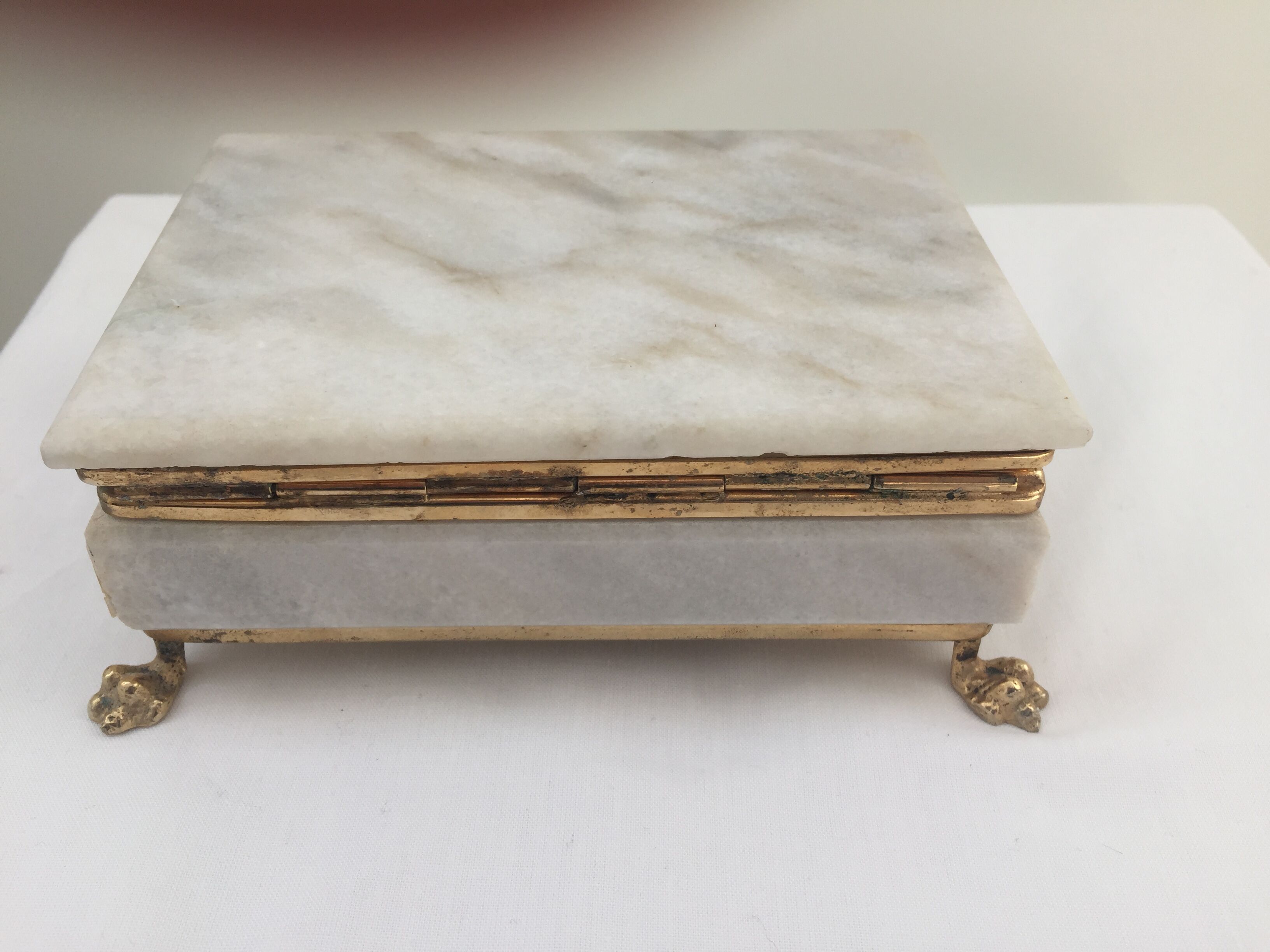 Lot of white marble object - 2 boxes and 1 candlestick