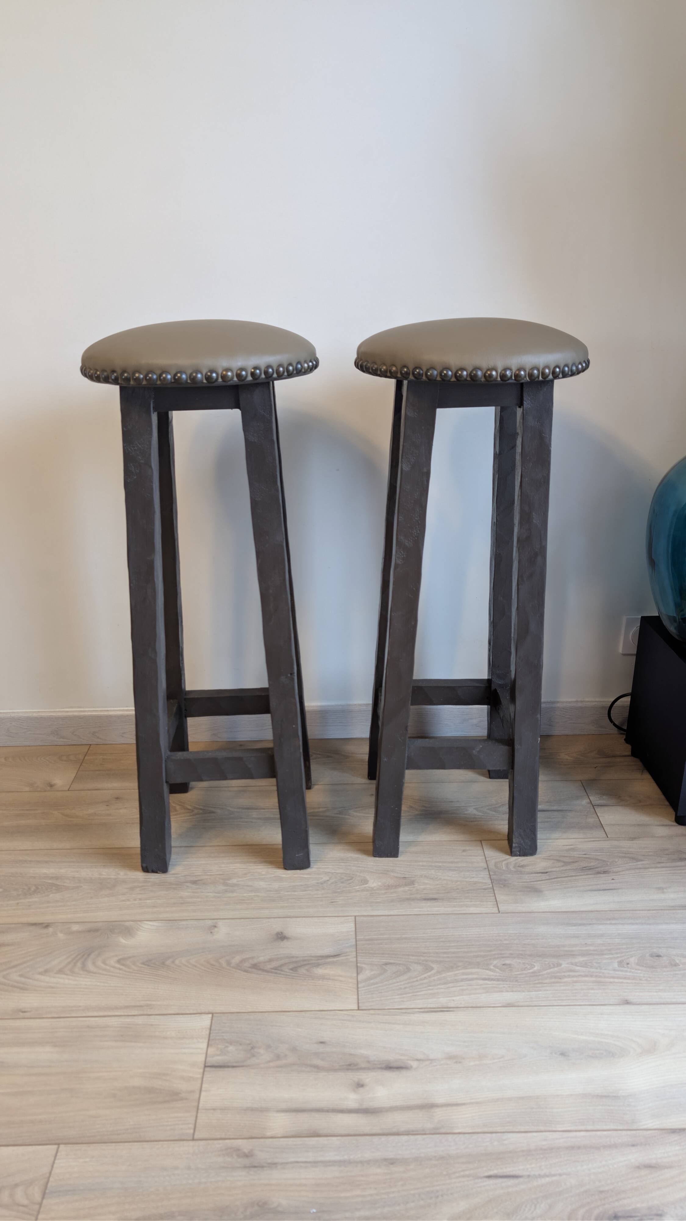 Set of 6 wooden bar stools — bistro style & distressed wood