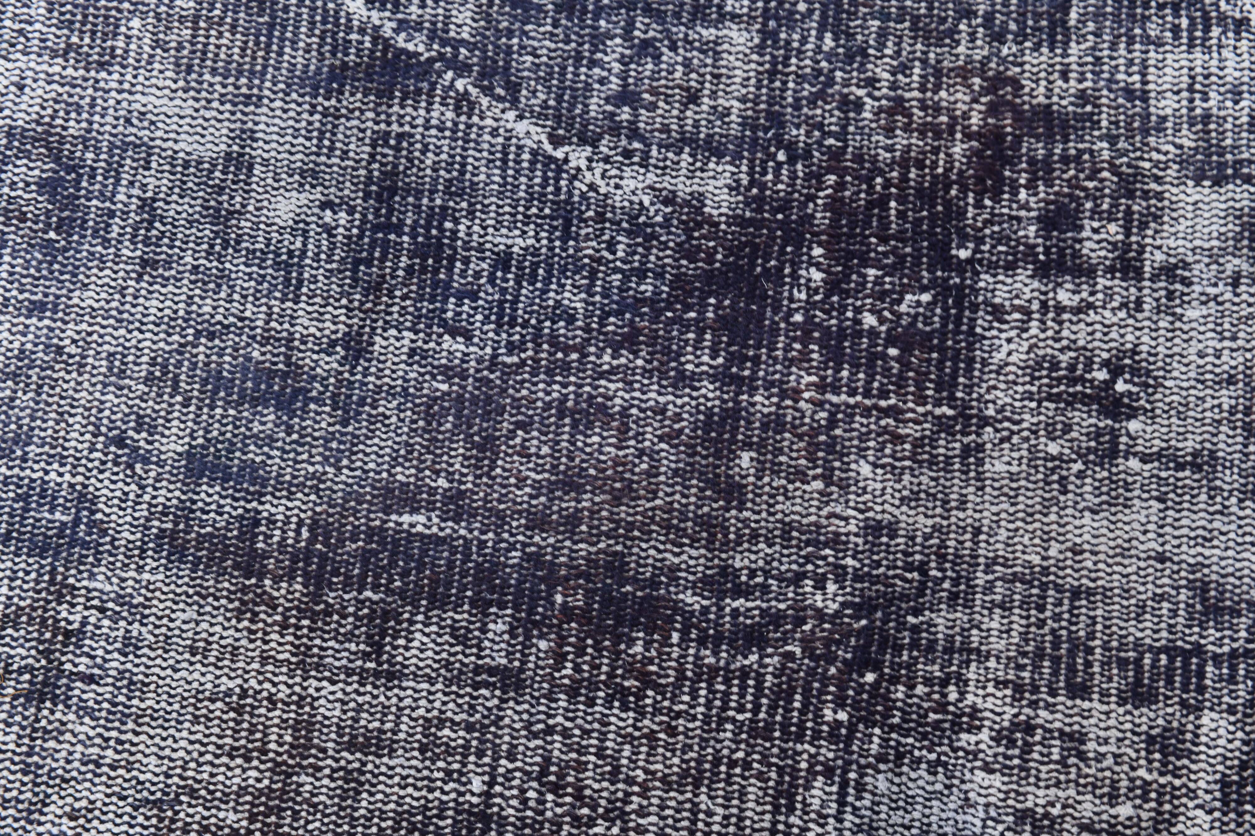 170x275 cm Dark Purpel vintage carpet, distressed dark purpel old carpet.