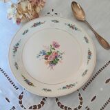 Cake service with mismatched plates