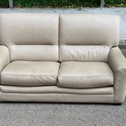 2/3-seater sofa in genuine beige leather by Roche Bobois. Very good condition, great comfort.