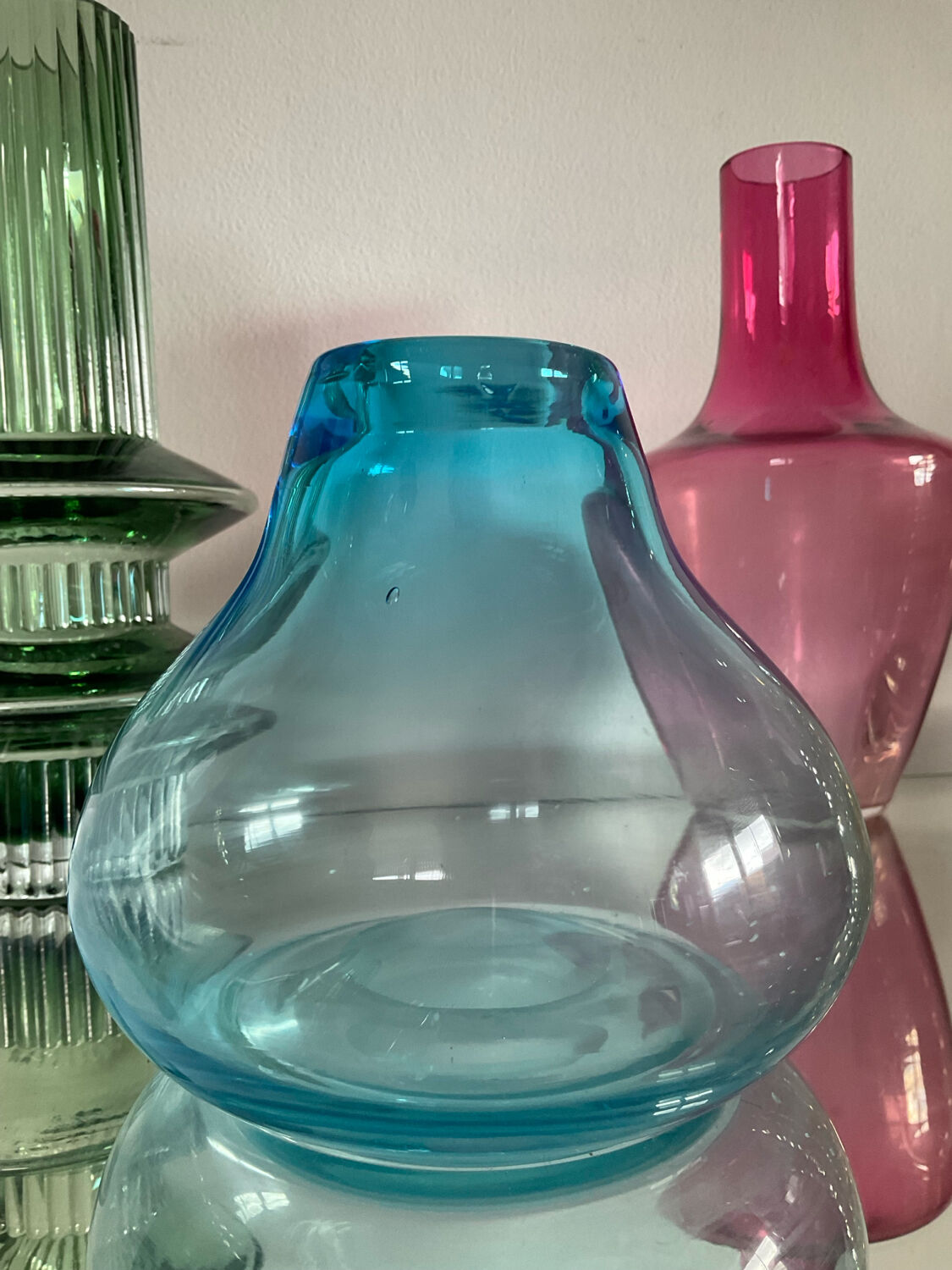 Série de 4 vases vintage en verre coloré