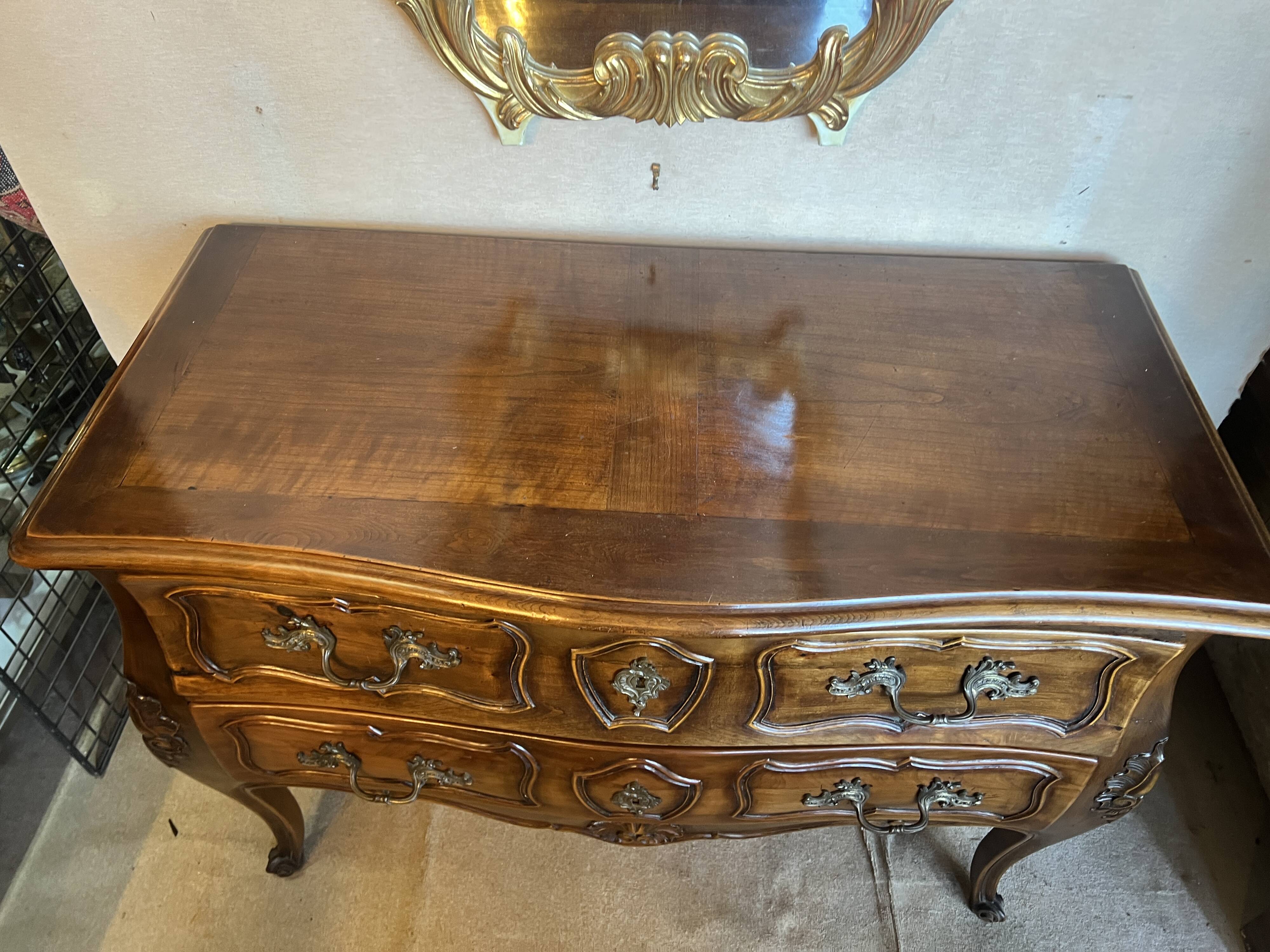 Commode de style louis XV , bois naturel