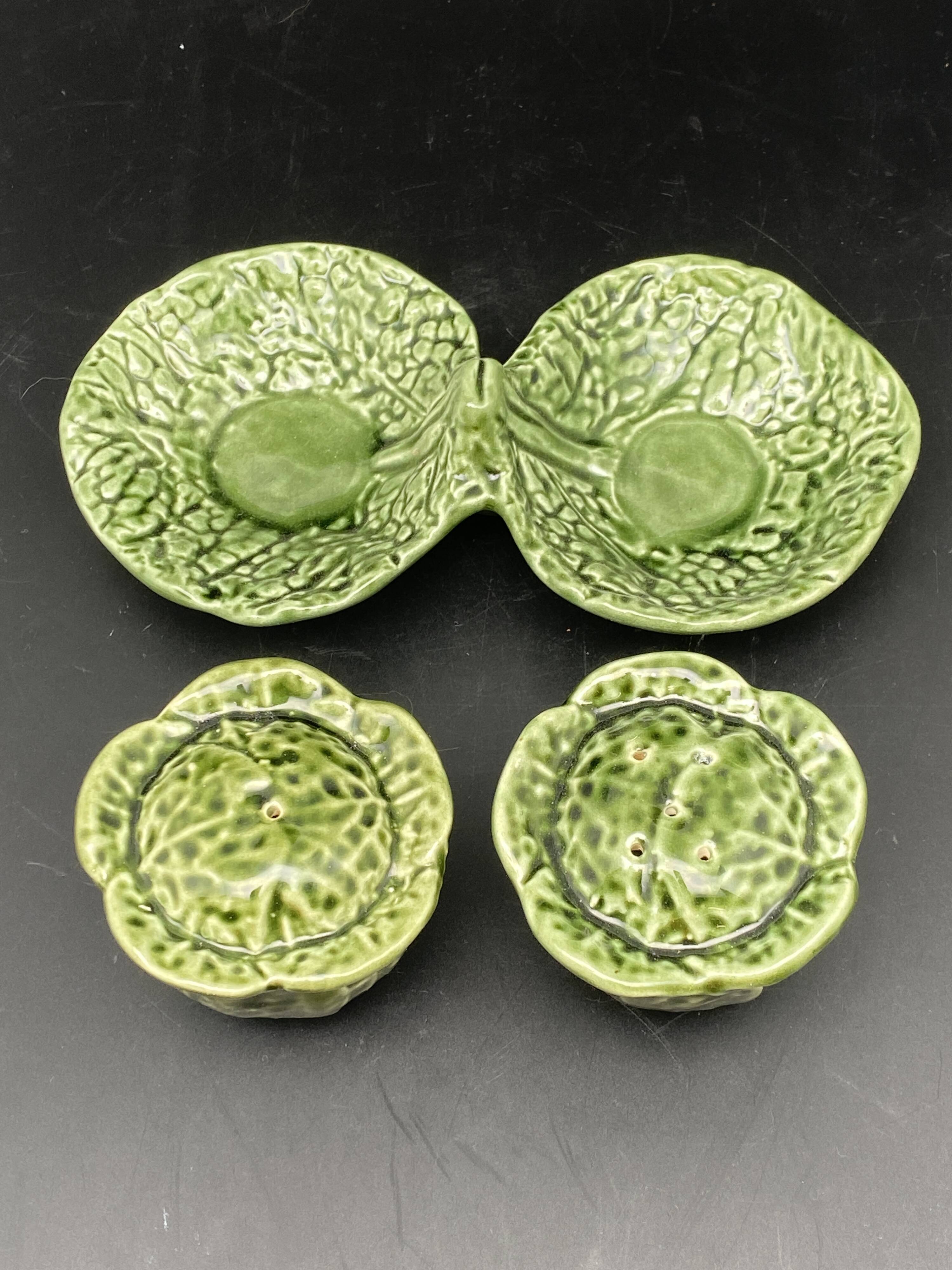 Cabbage-shaped salt and pepper shakers