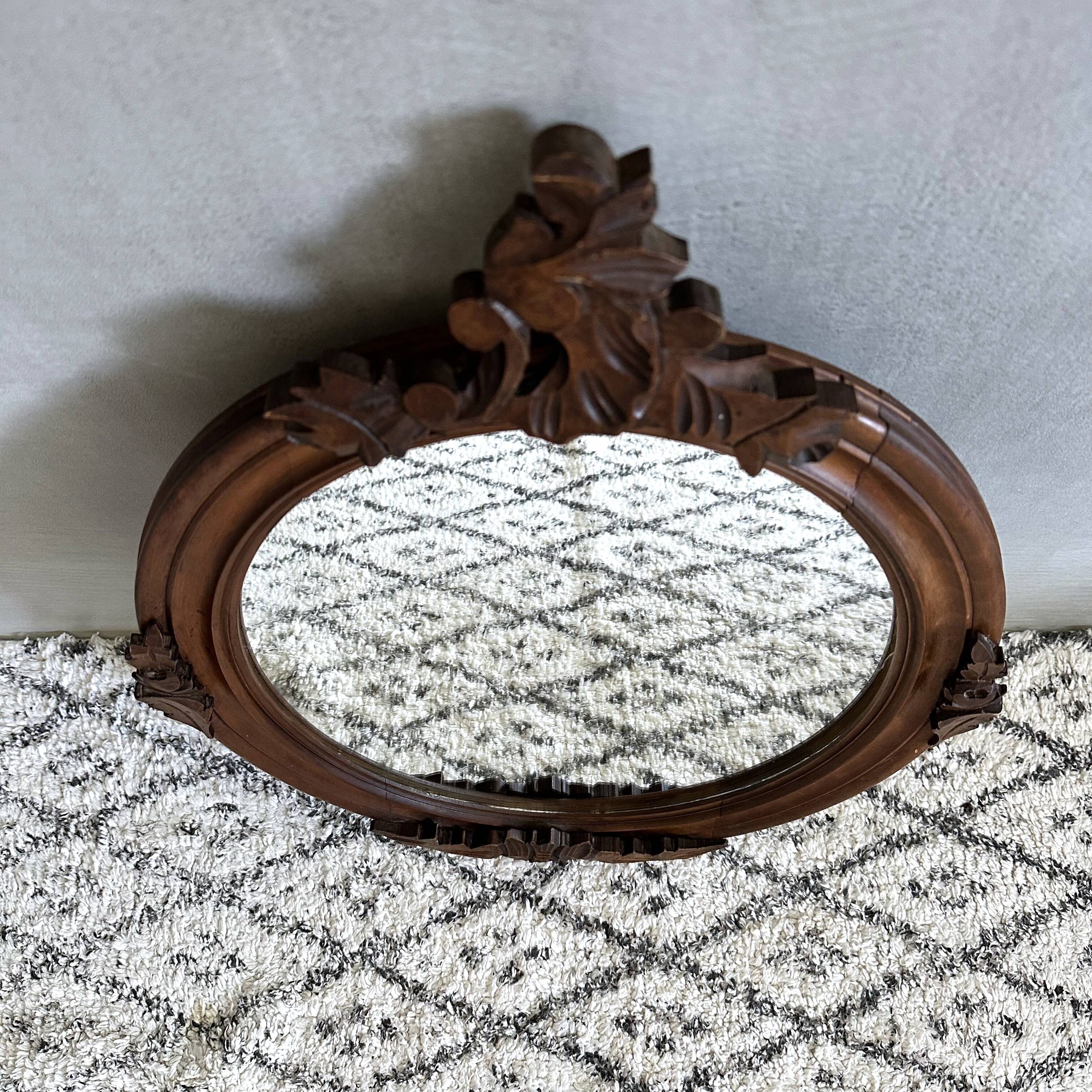 Miroir mural en bois vintage avec ornements floraux – Miroir ovale