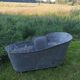 Ancienne baignoire en zinc pour le jardin.