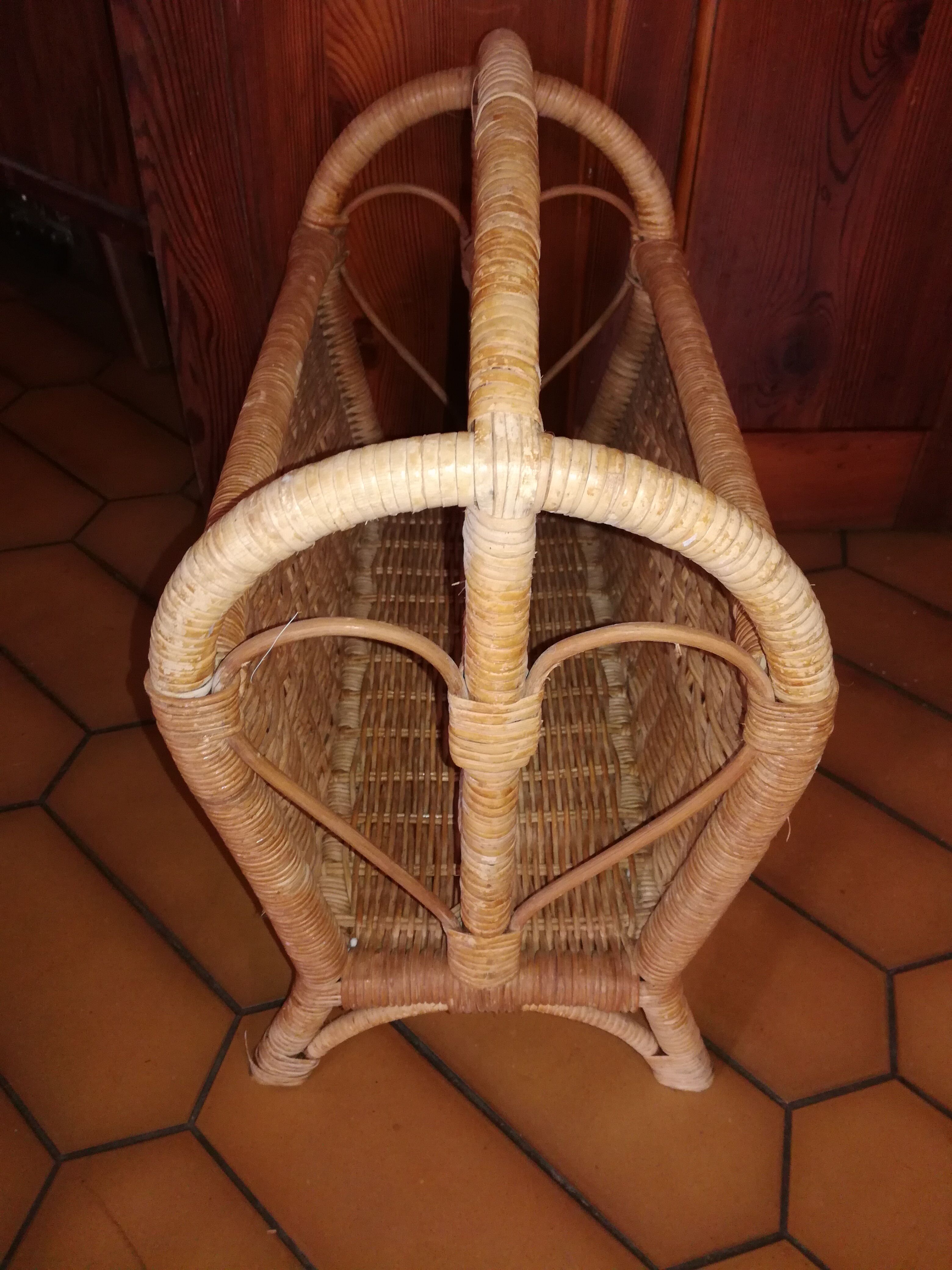 Door rattan magazines