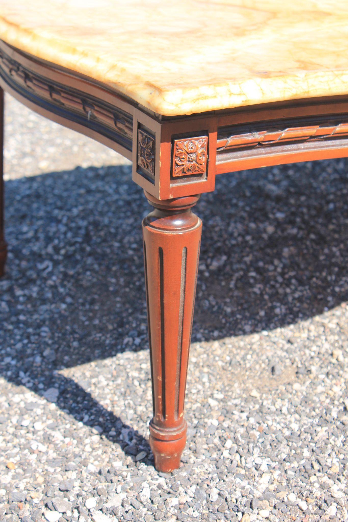 Table basse Louis XVI