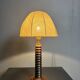 Lampe de table en bois tourné brutaliste du milieu du siècle dans le style de Charles Dudouyt, années 1950.