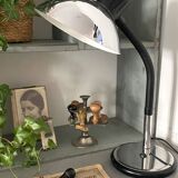 Articulated desk lamp