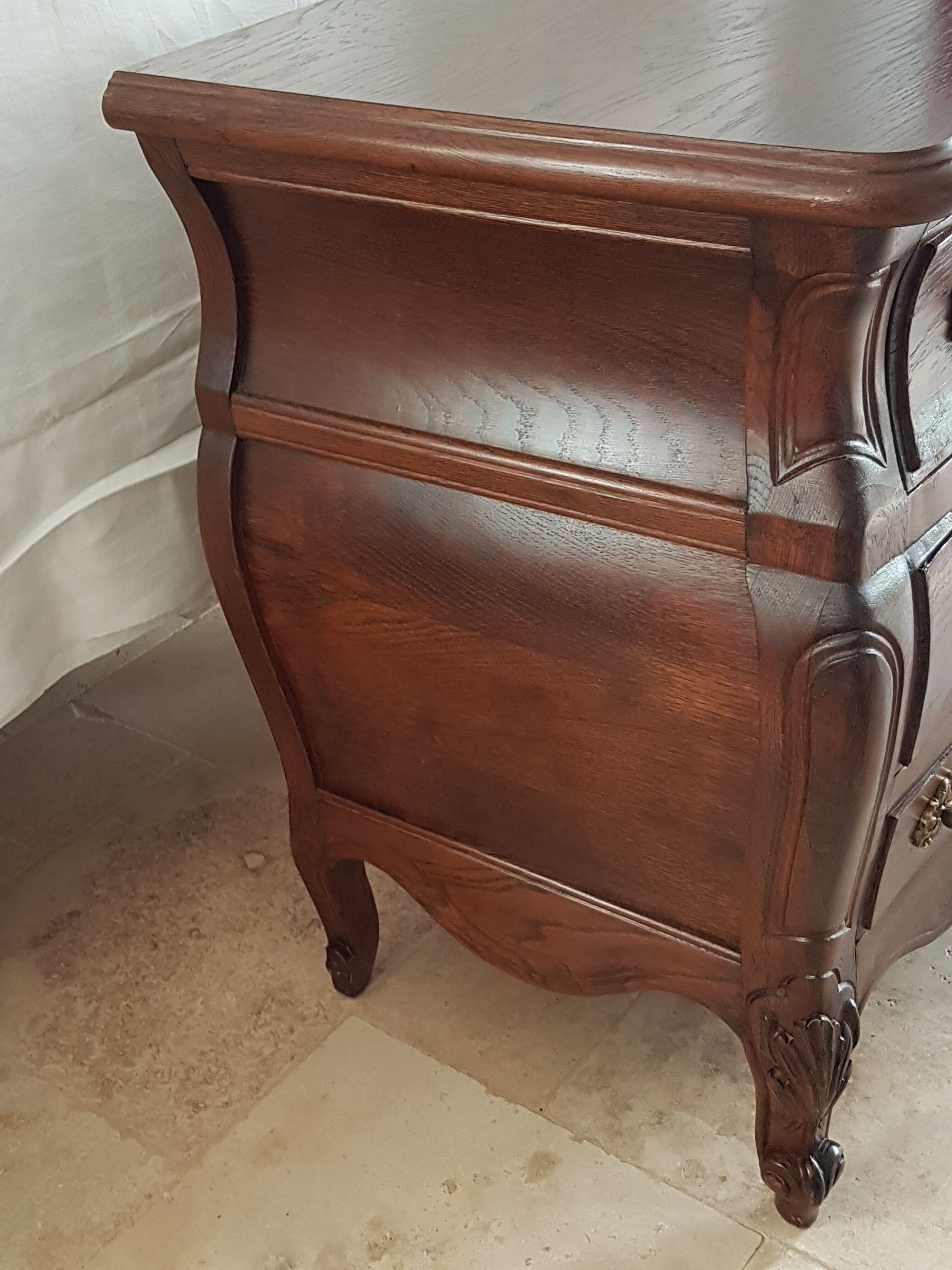 Commode tombeau bordelaise de style Louis XV