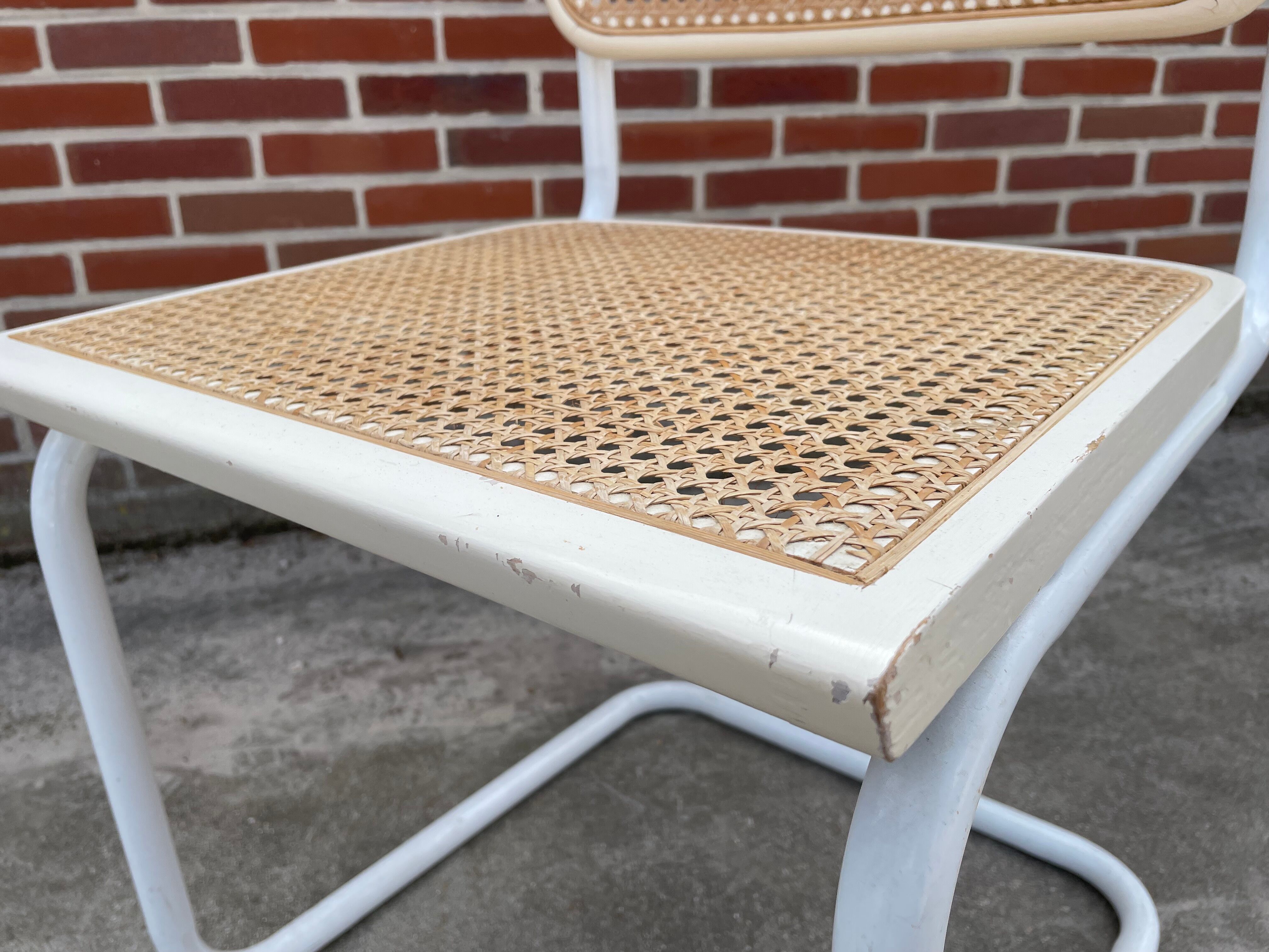 Set of 4 Cesca b32 model chairs in white