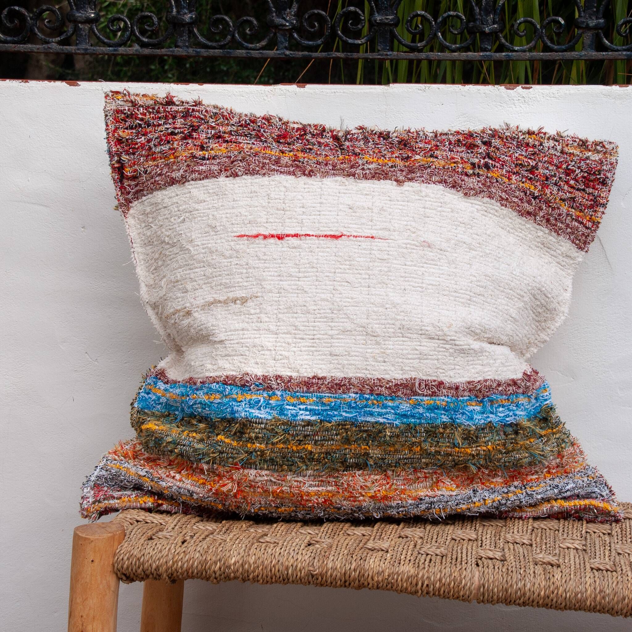 Housse de coussin artisanale en coton recyclé tissé main