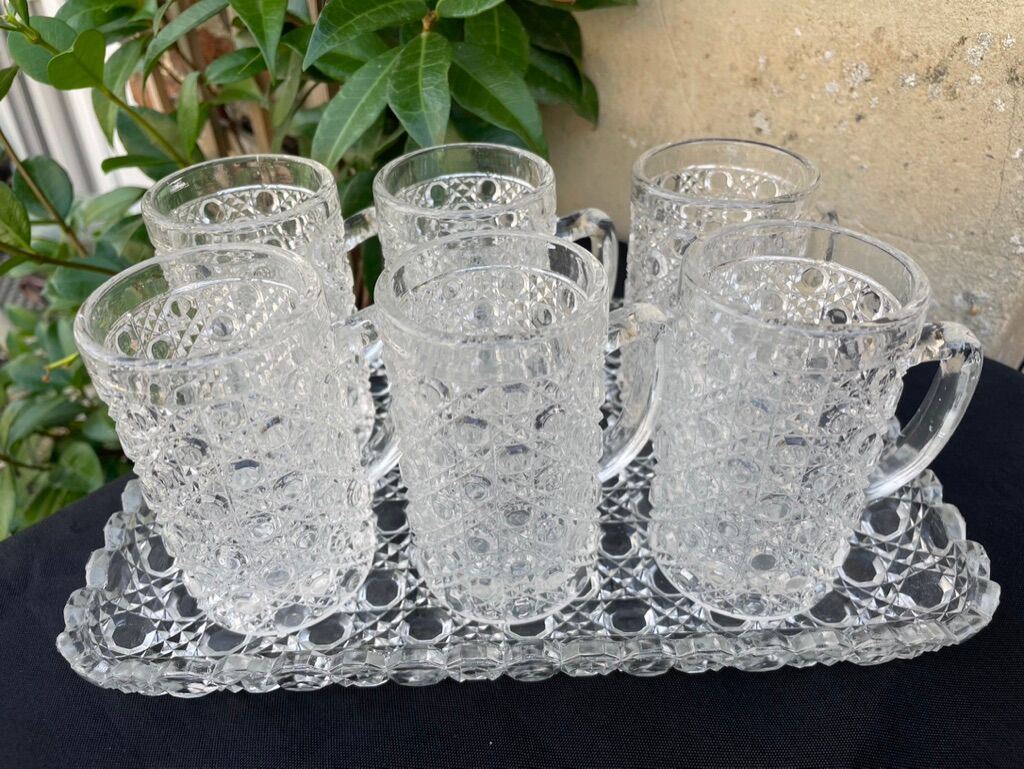 Tray and 6 mugs in blown and molded glass