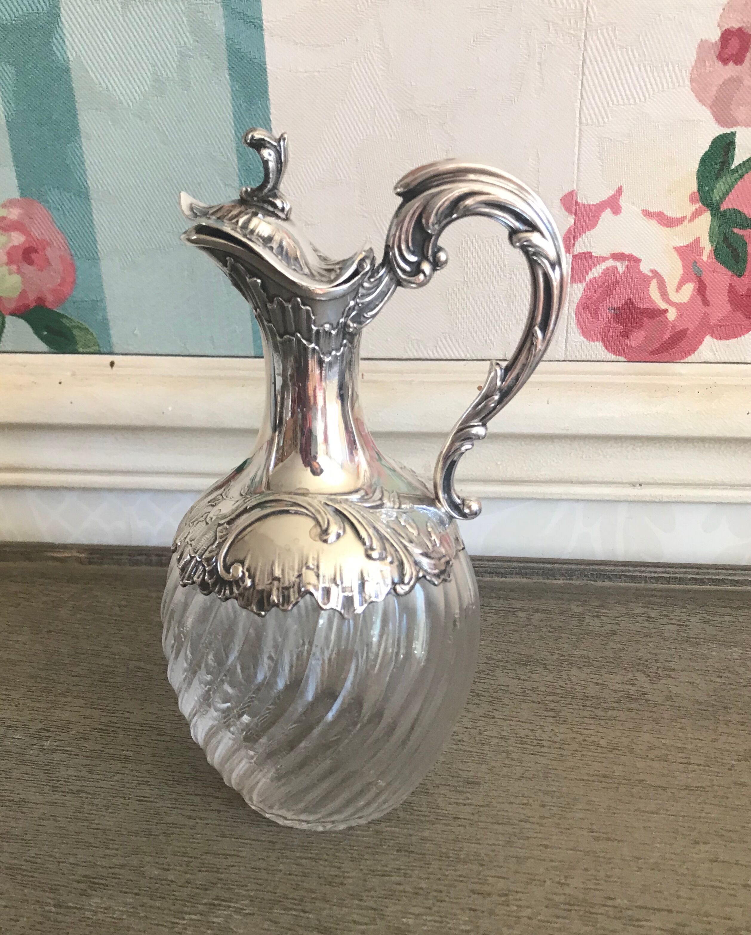 Flacon à liqueur métal argenté et verre