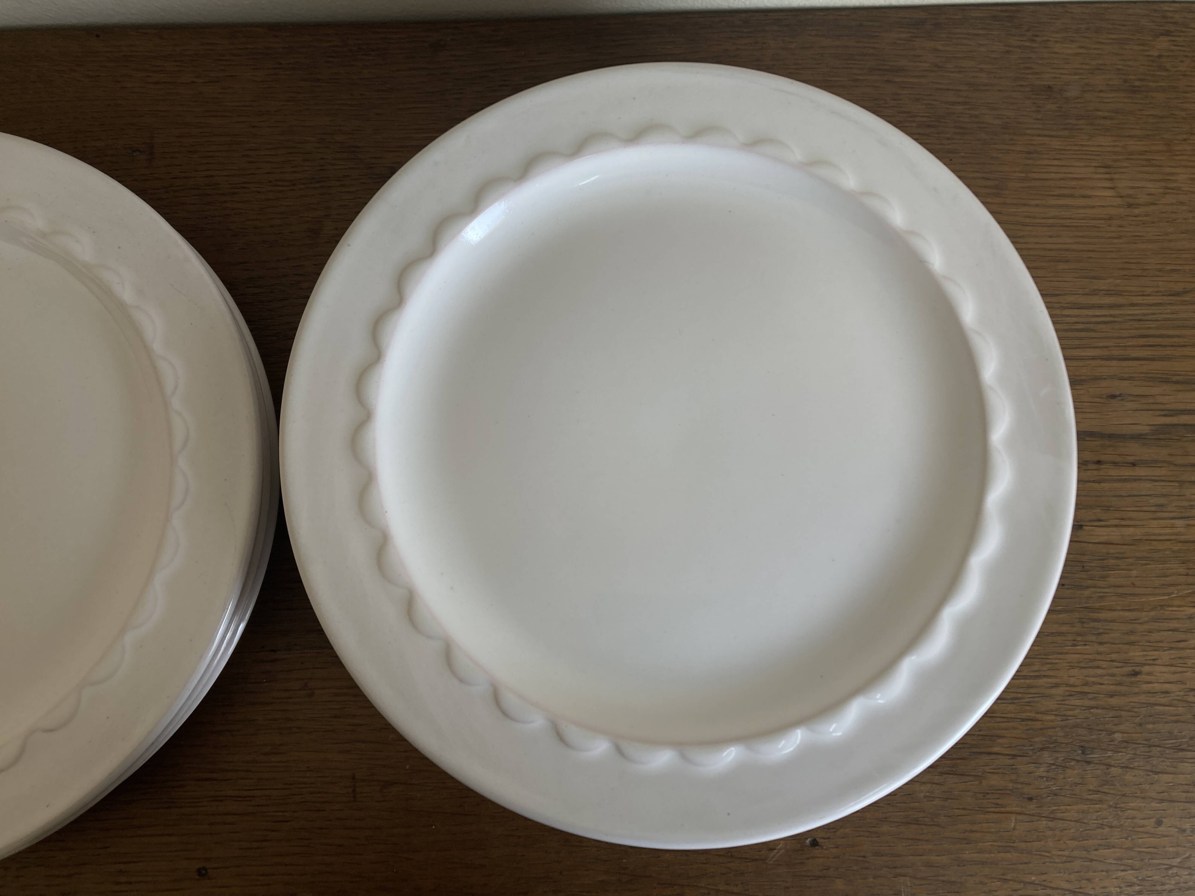 Set of 8 Festons flat plates by Pierre Motton for Gien 1970