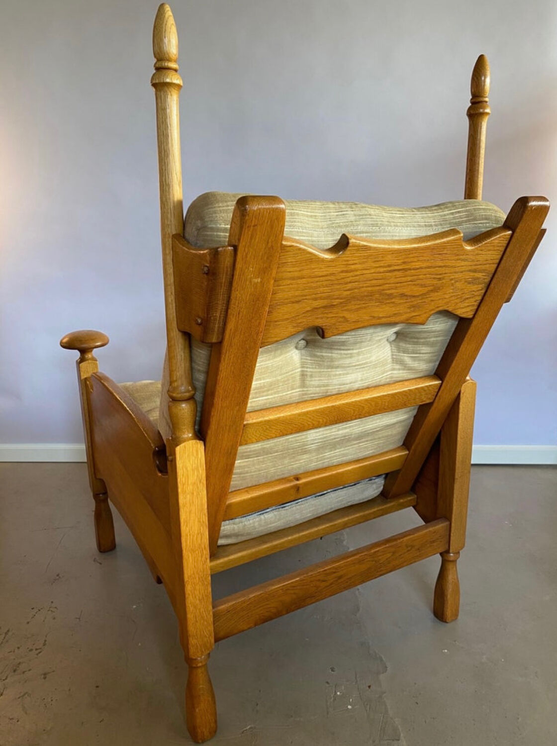 Castle lounge chair