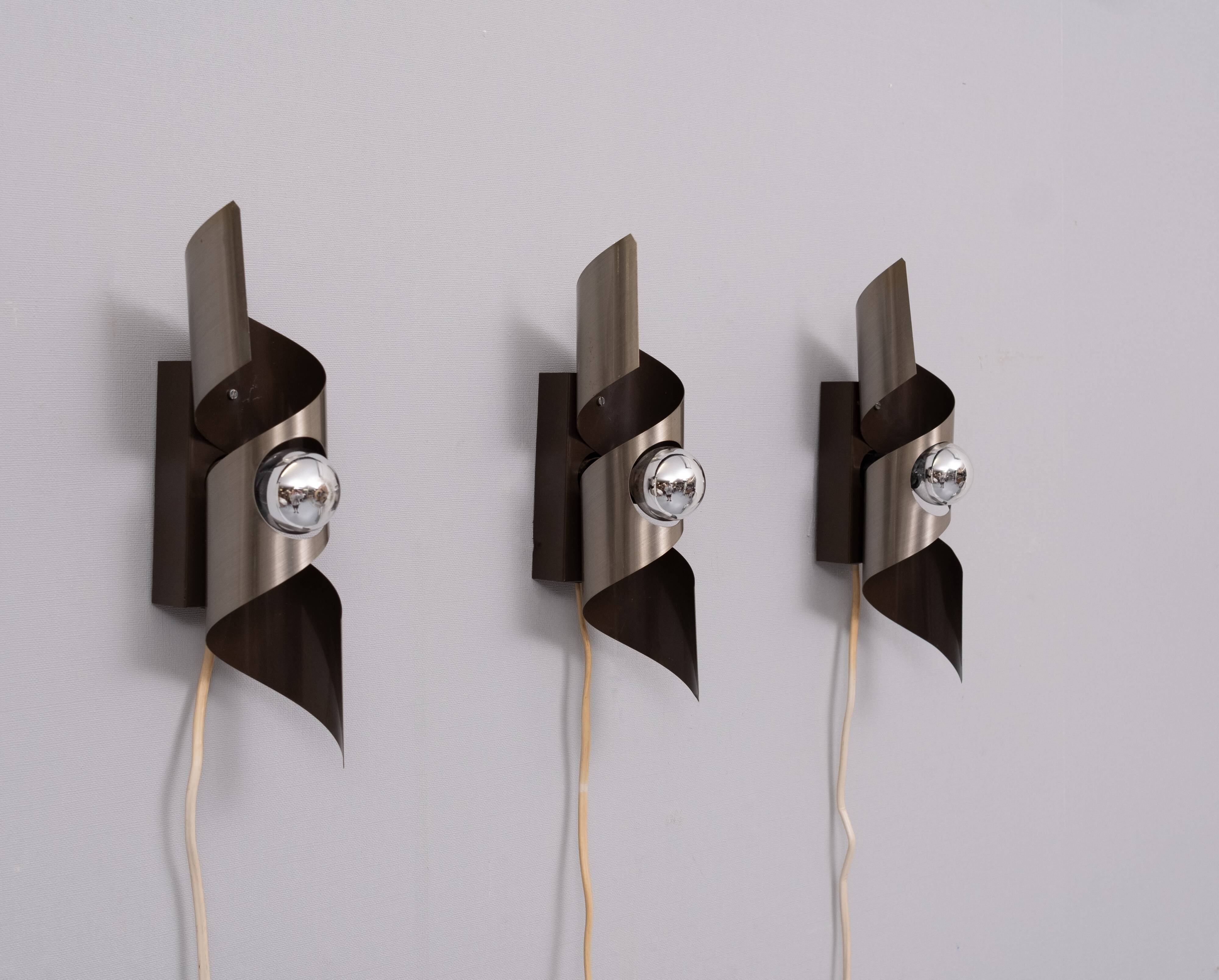 3 Raak Space Ace Wall Sconces mode ''Wokkel'' 1970s