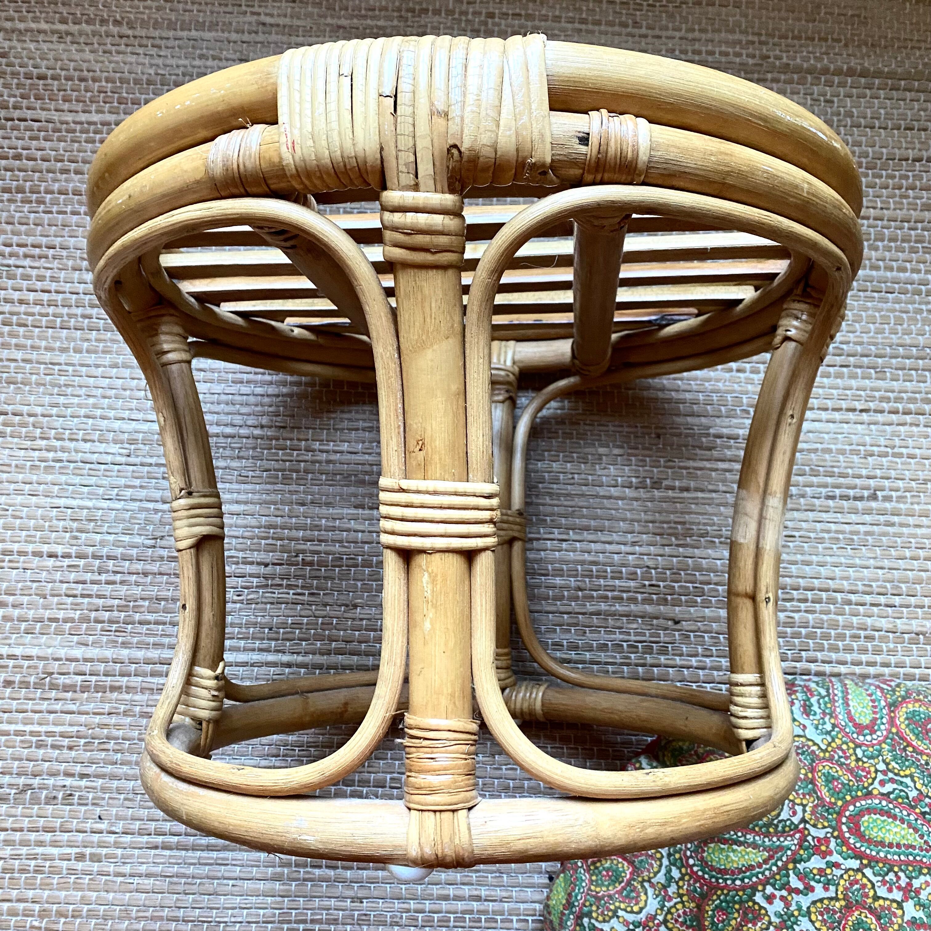 Vintage rattan pouf