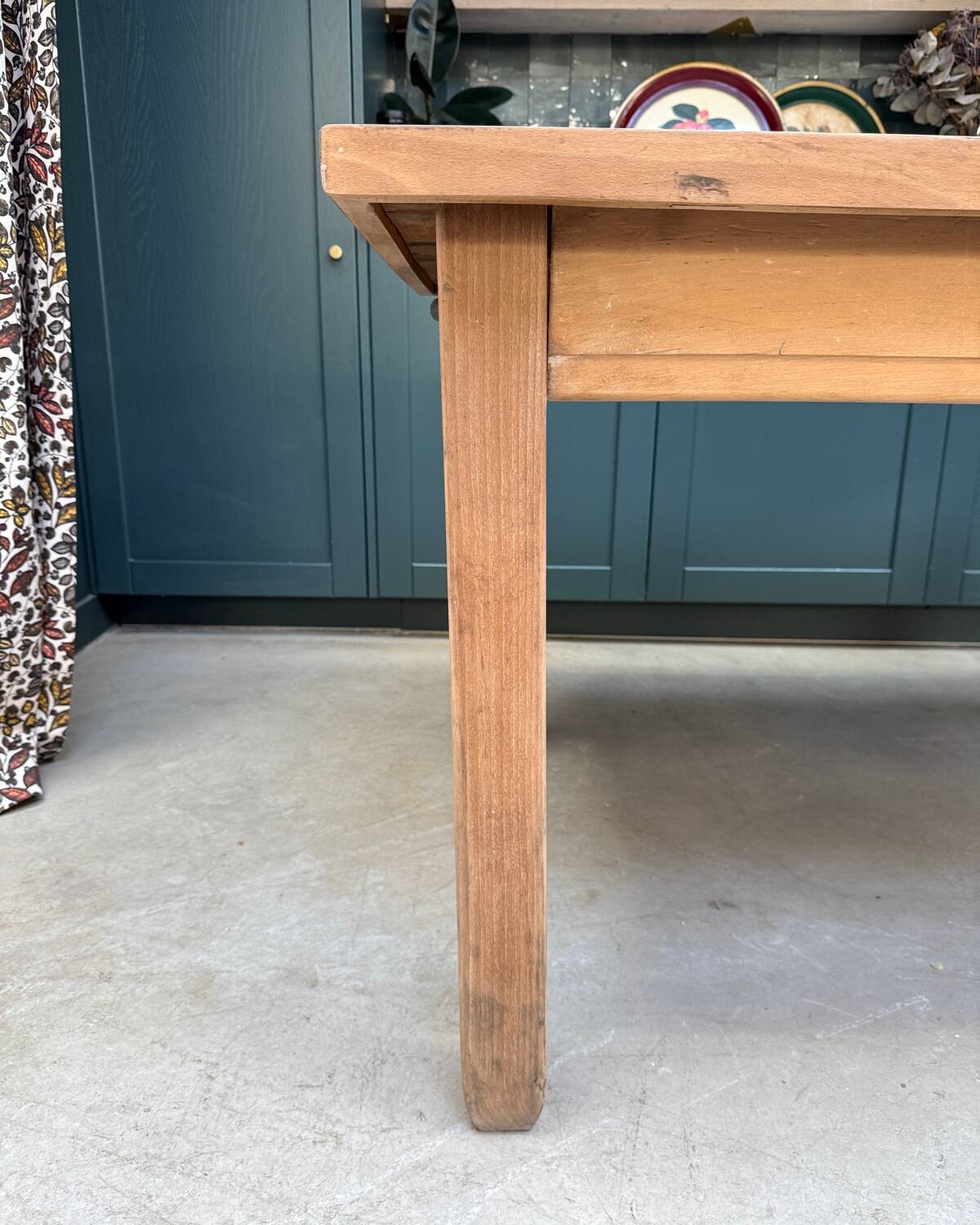 Farmhouse table (renovated)