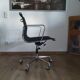 Fauteuil modèle EA117 de Charles et Ray Eames édition Vitra