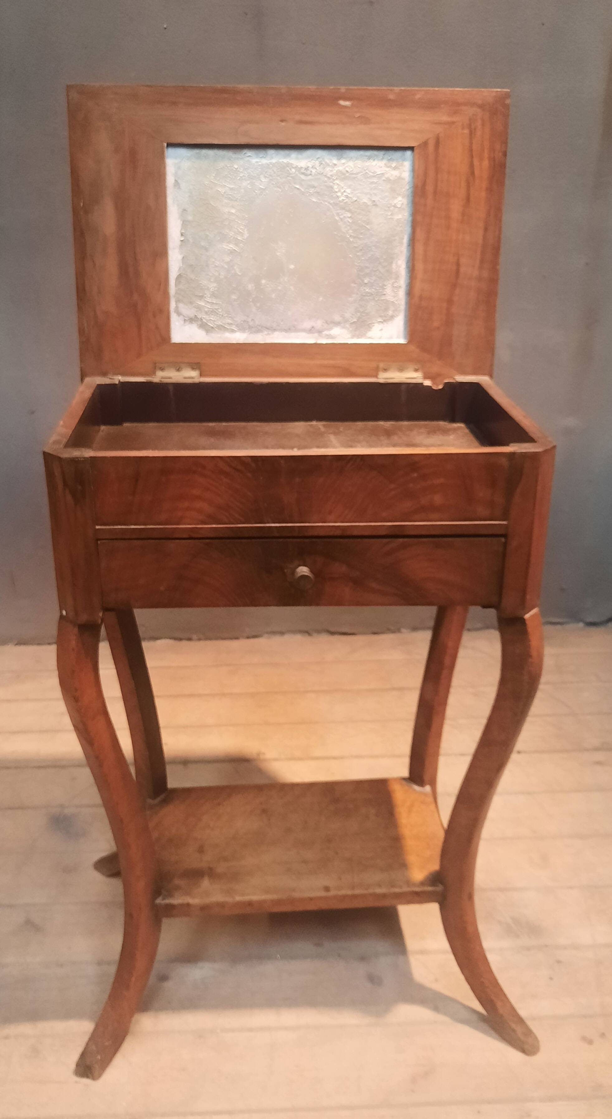 Coiffeuse du dix-neuvieme sciecle