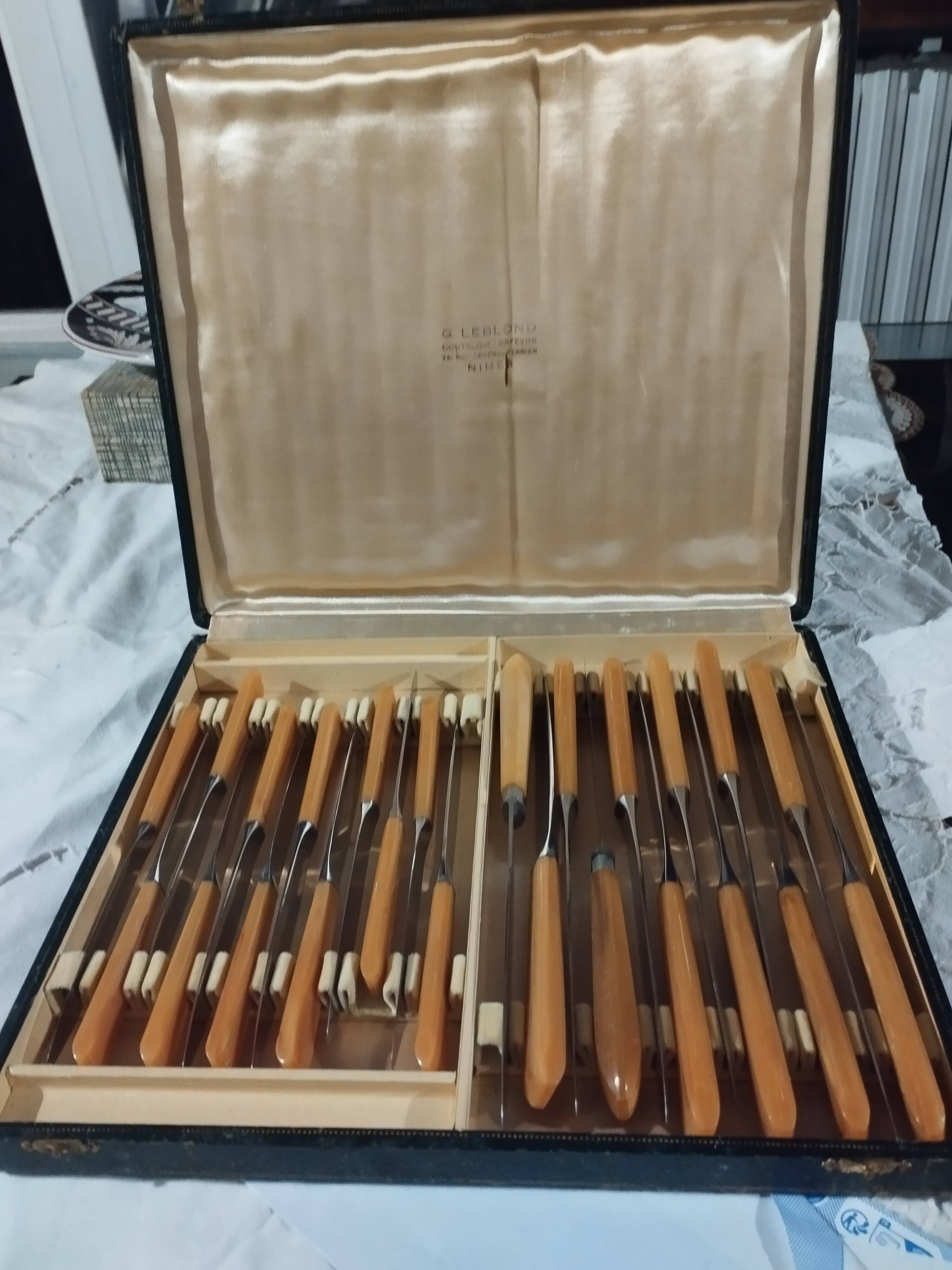 ménagère de couteaux en corne