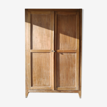 Armoire parisienne vintage en bois