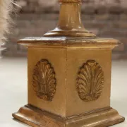 Giltwood candlestick on plinth – Italian neoclassical style, mid-20th c.
