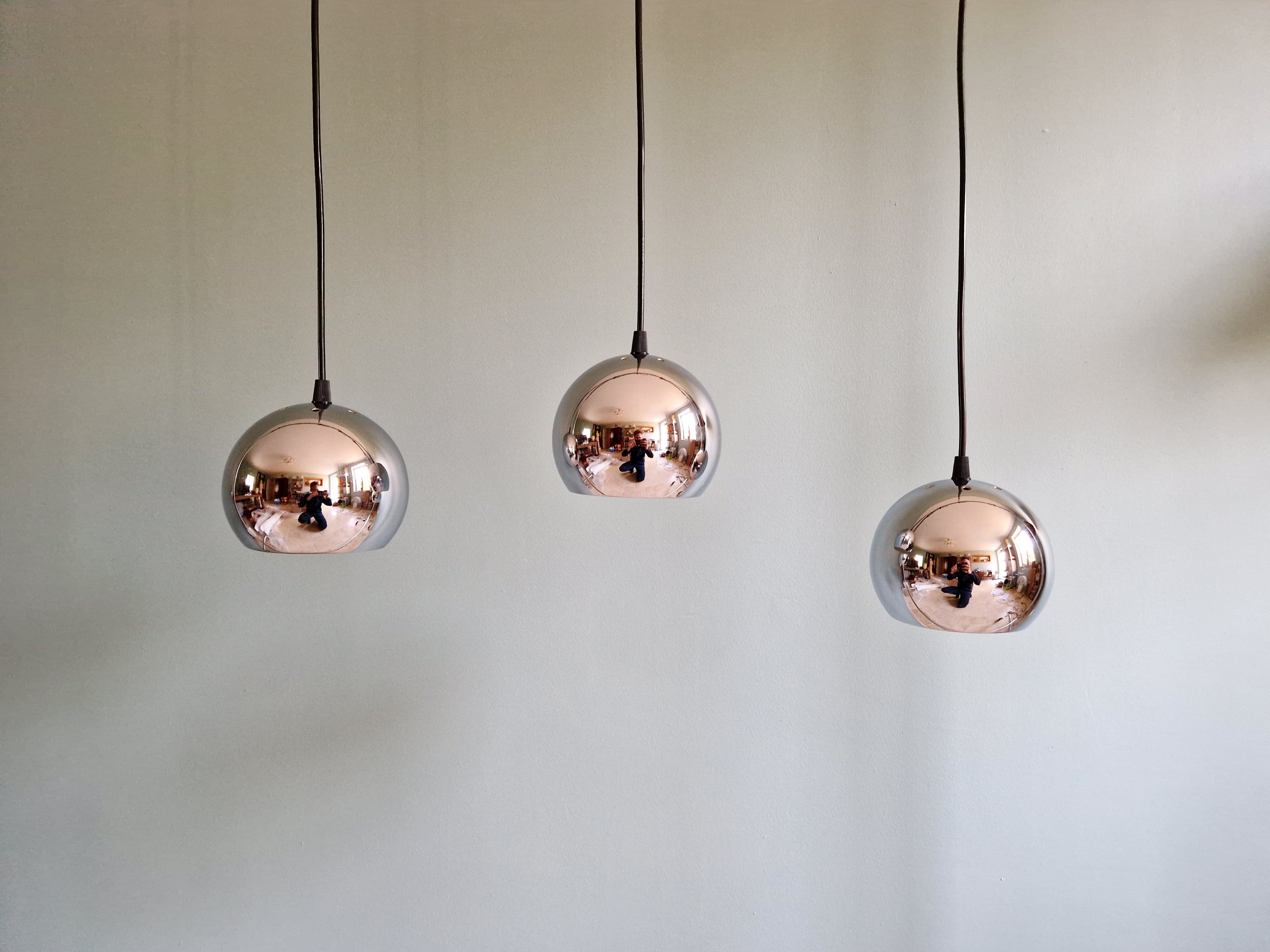 Chrome metal Eyeball suspension trio, Space Age design, 1970.