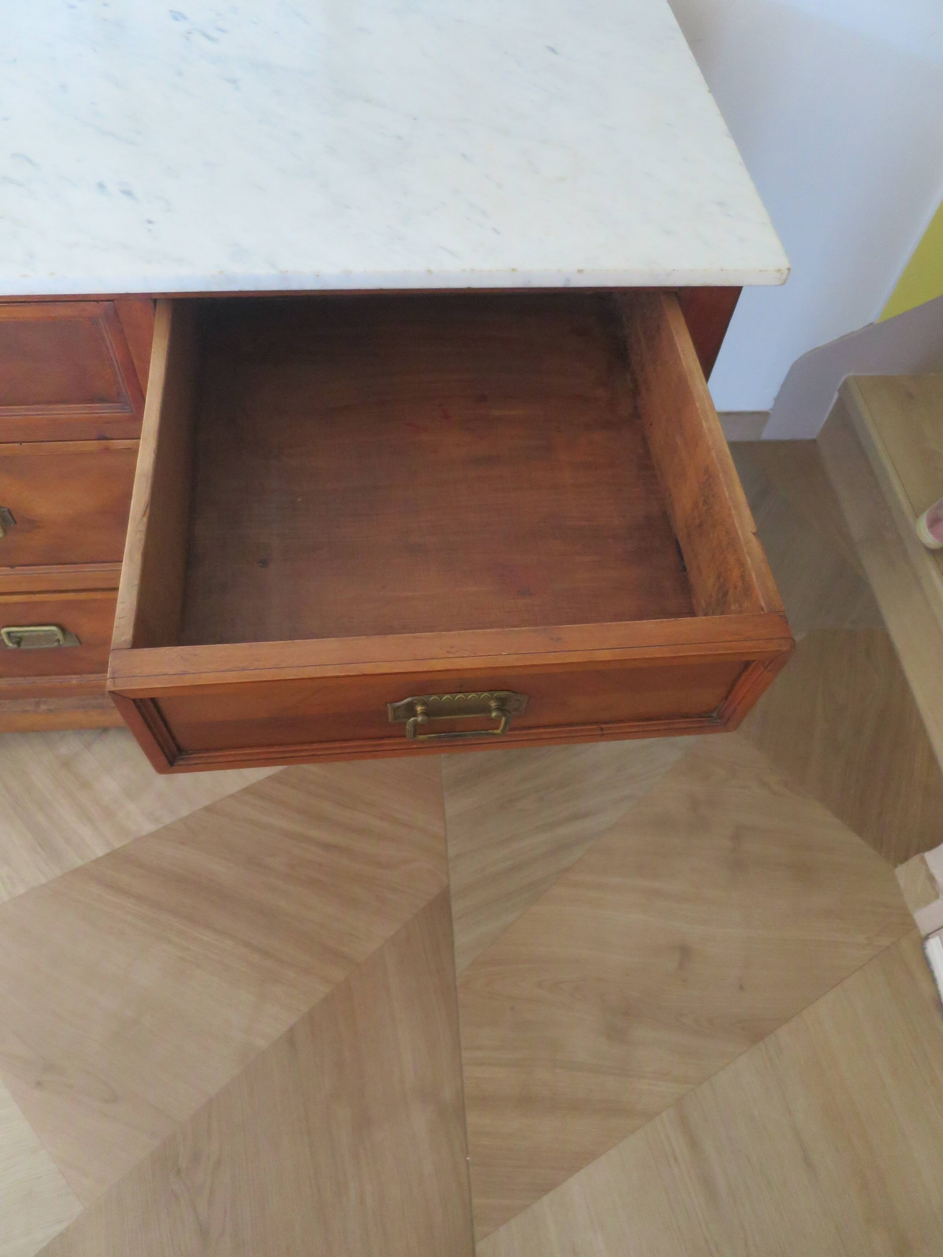 Louis Philippe style chest of drawers with 4 drawers in solid walnut and marble, 1900-1950.