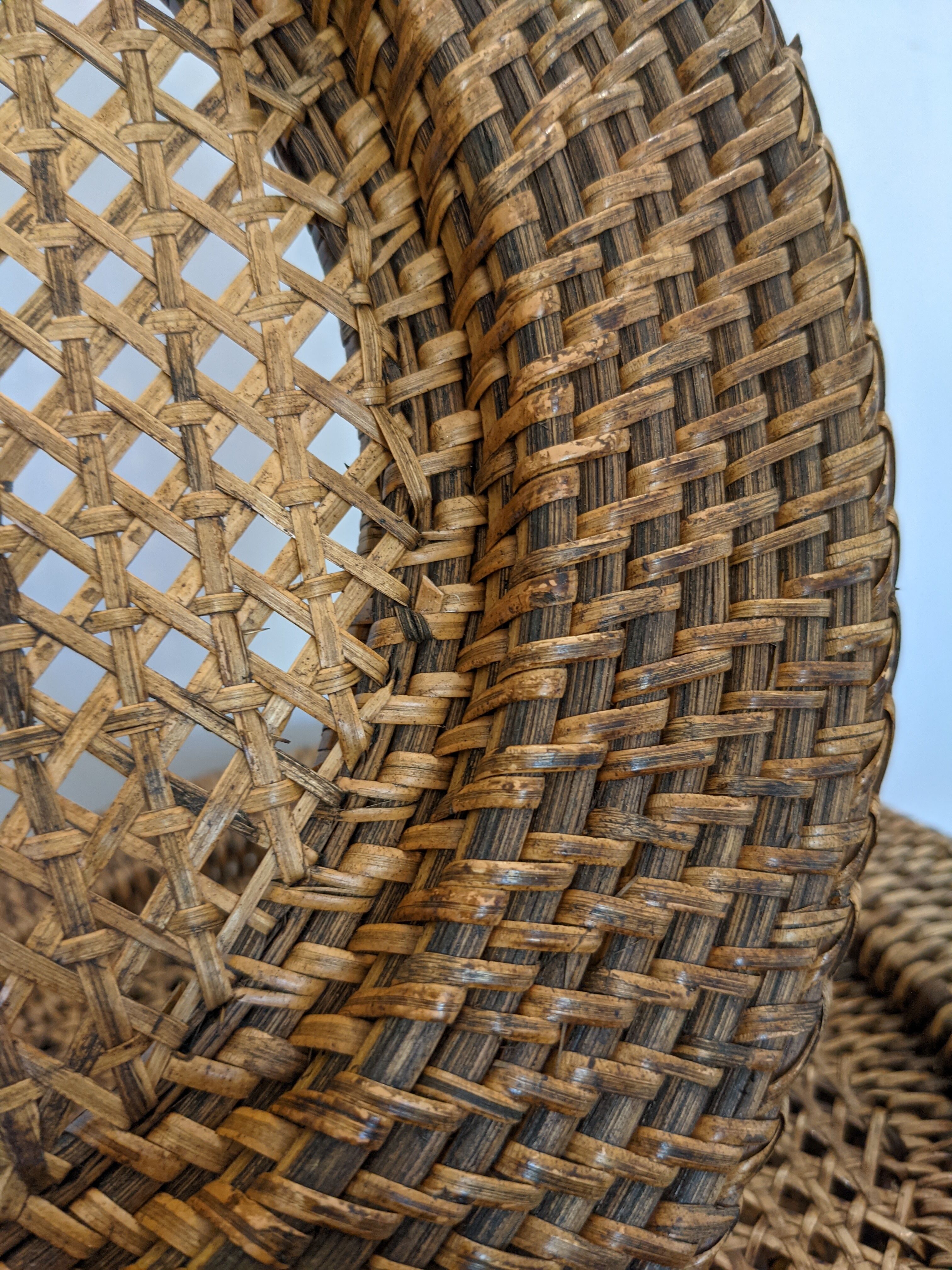 Set of 7 presentation plates in wicker rattan cannage
