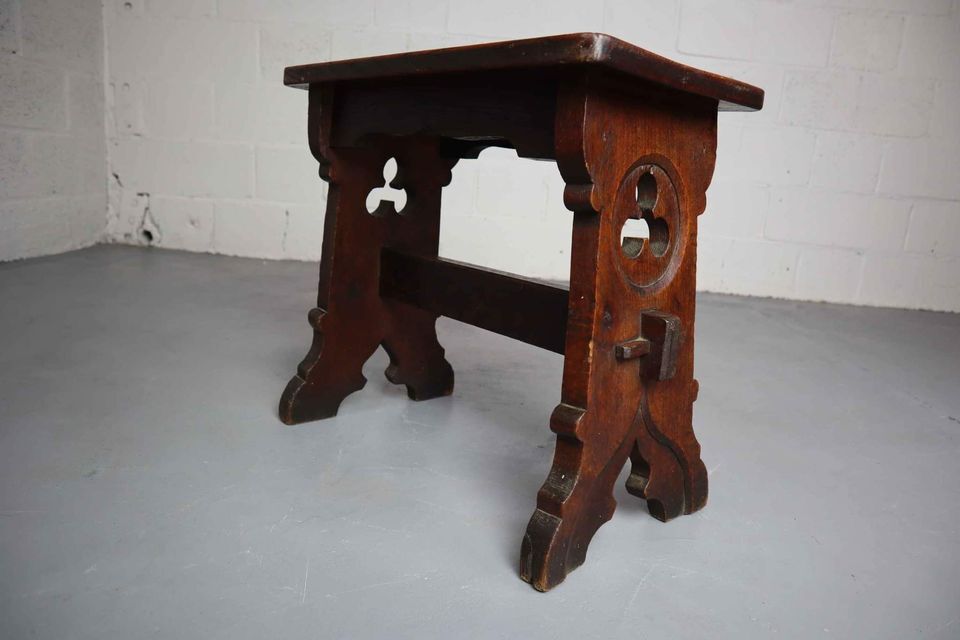 XIXth cnetury Gothic revival oak stool