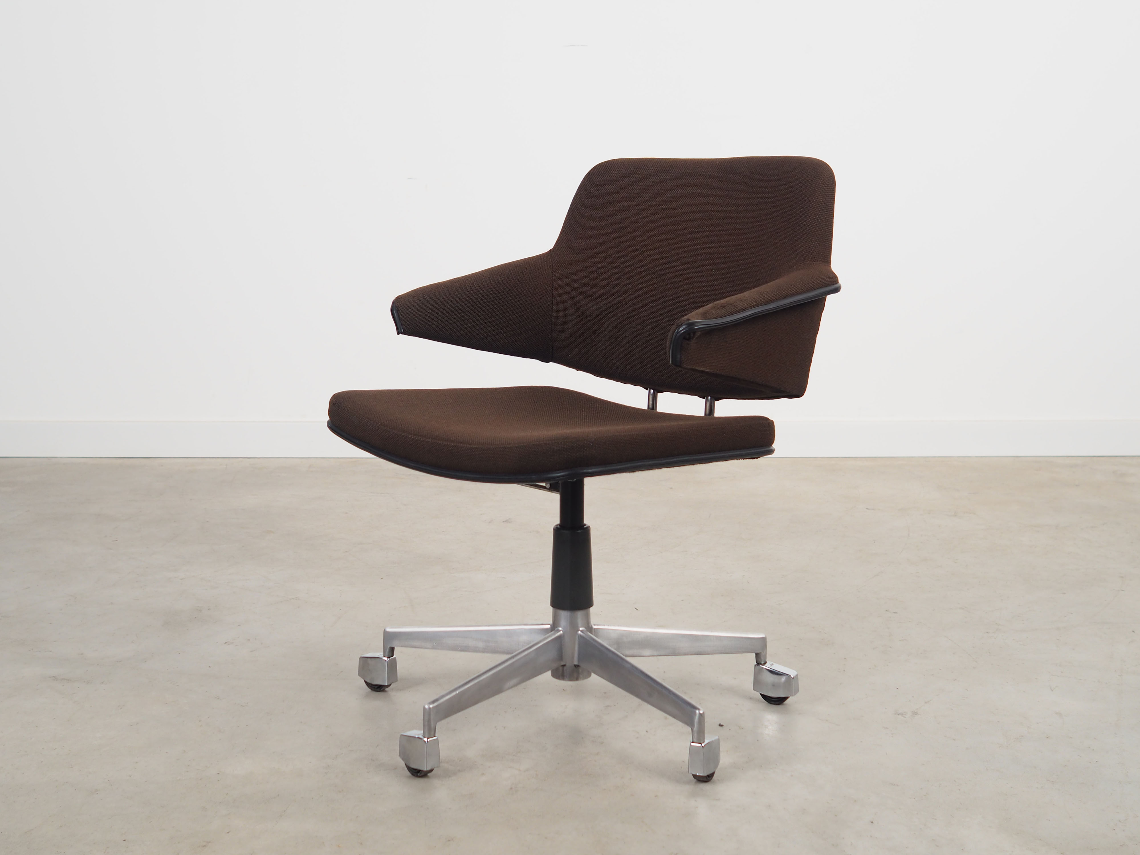 Swivel armchair, Danish design, 1970s, manufacture: Labofa Møbler