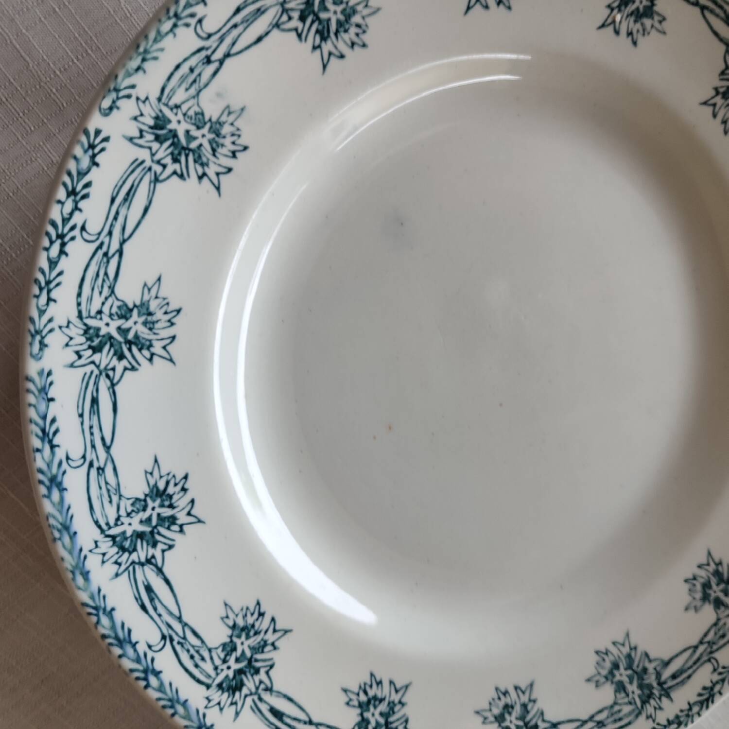 Set of 6 iron earth flat plates St Amand 4006