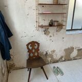 String-type wall shelf