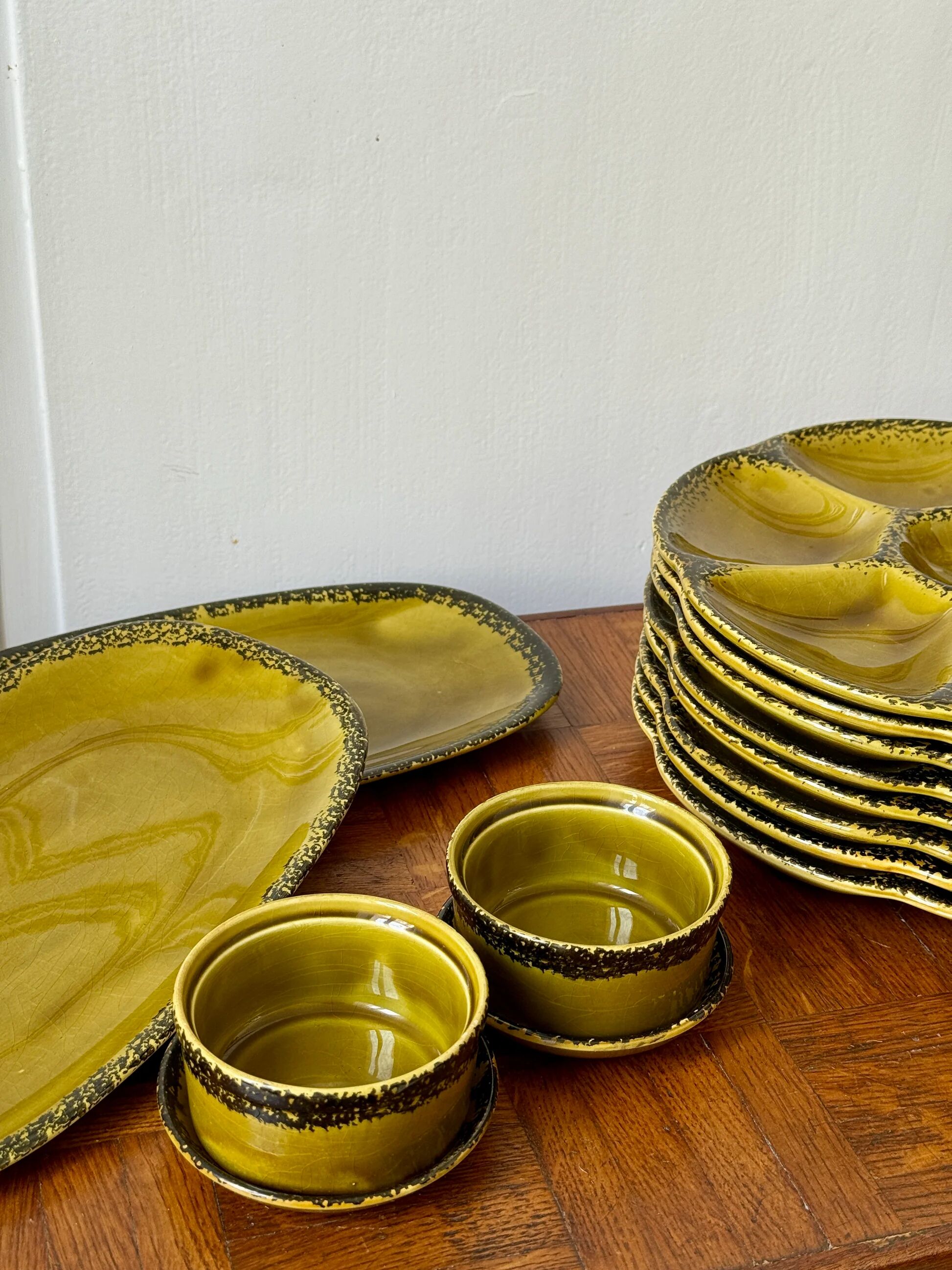 Oyster service in Gien earthenware