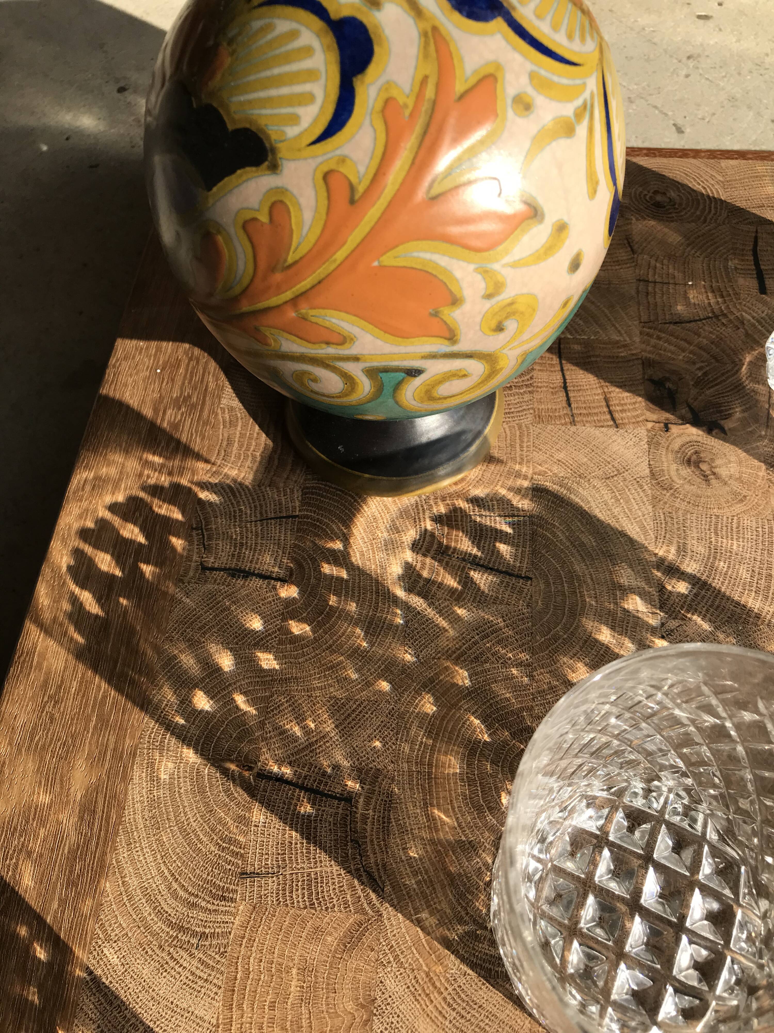 Decorative wooden top with checkerboard effect