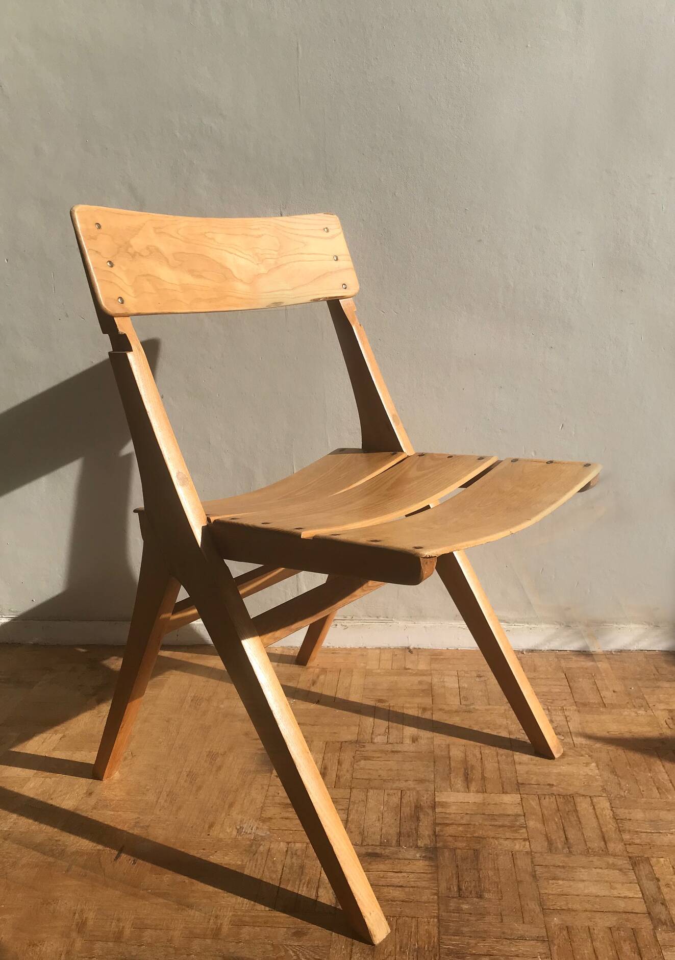Primus compass leg chair