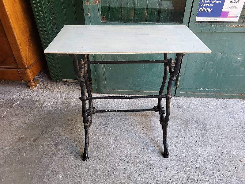 Table bistrot en marbre avec pied en fonte