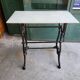 Table bistrot en marbre avec pied en fonte