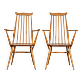 Set of 2 Windsor chairs with armrests.